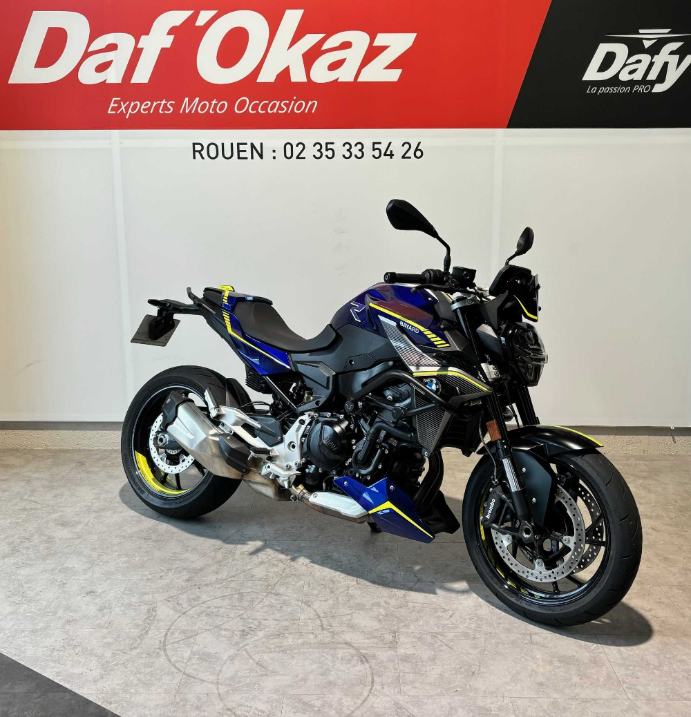 BMW F 900 R 2021 vue 3/4 droite