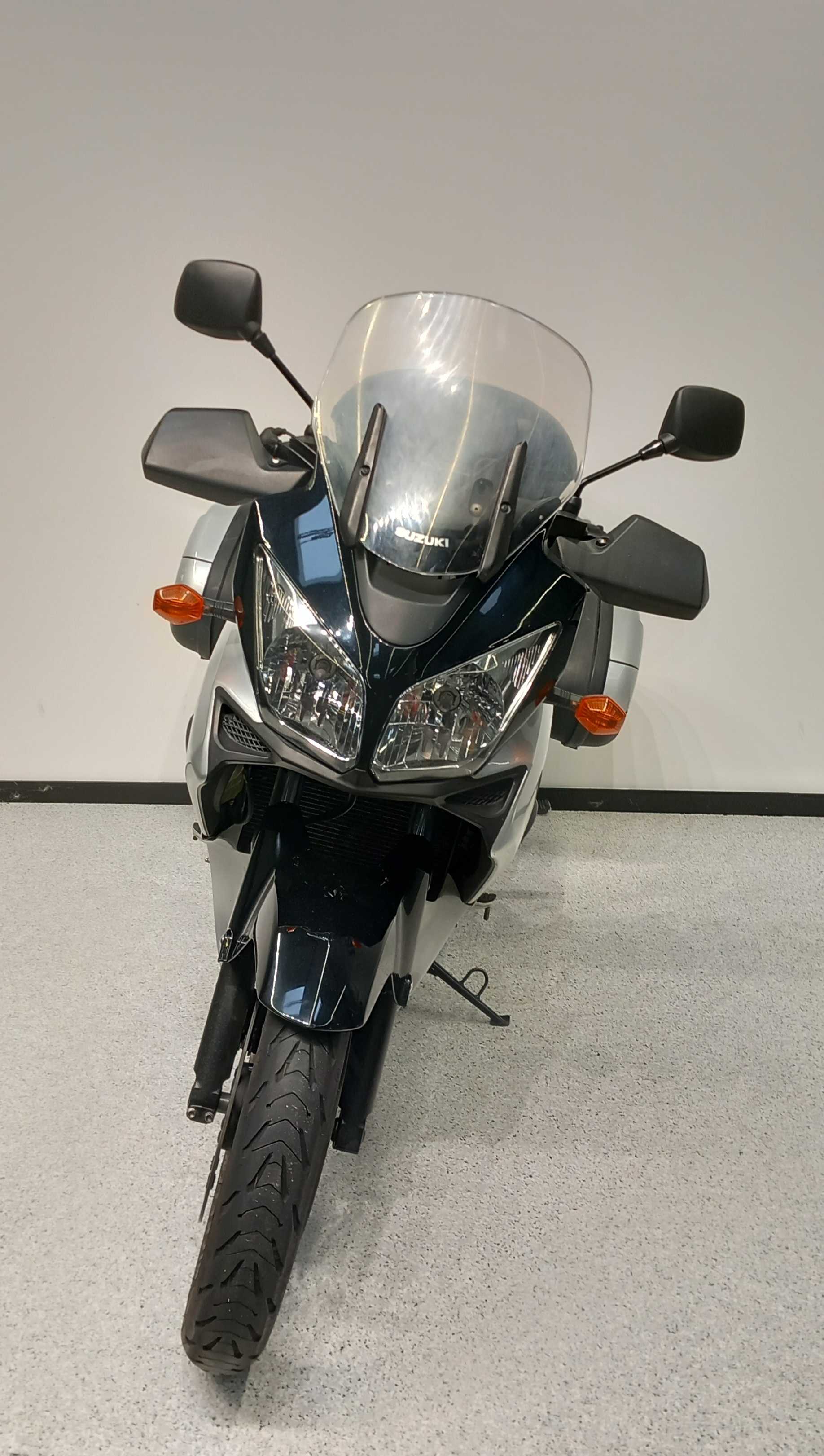 Suzuki DL 1000 V-Strom 2005 HD vue avant