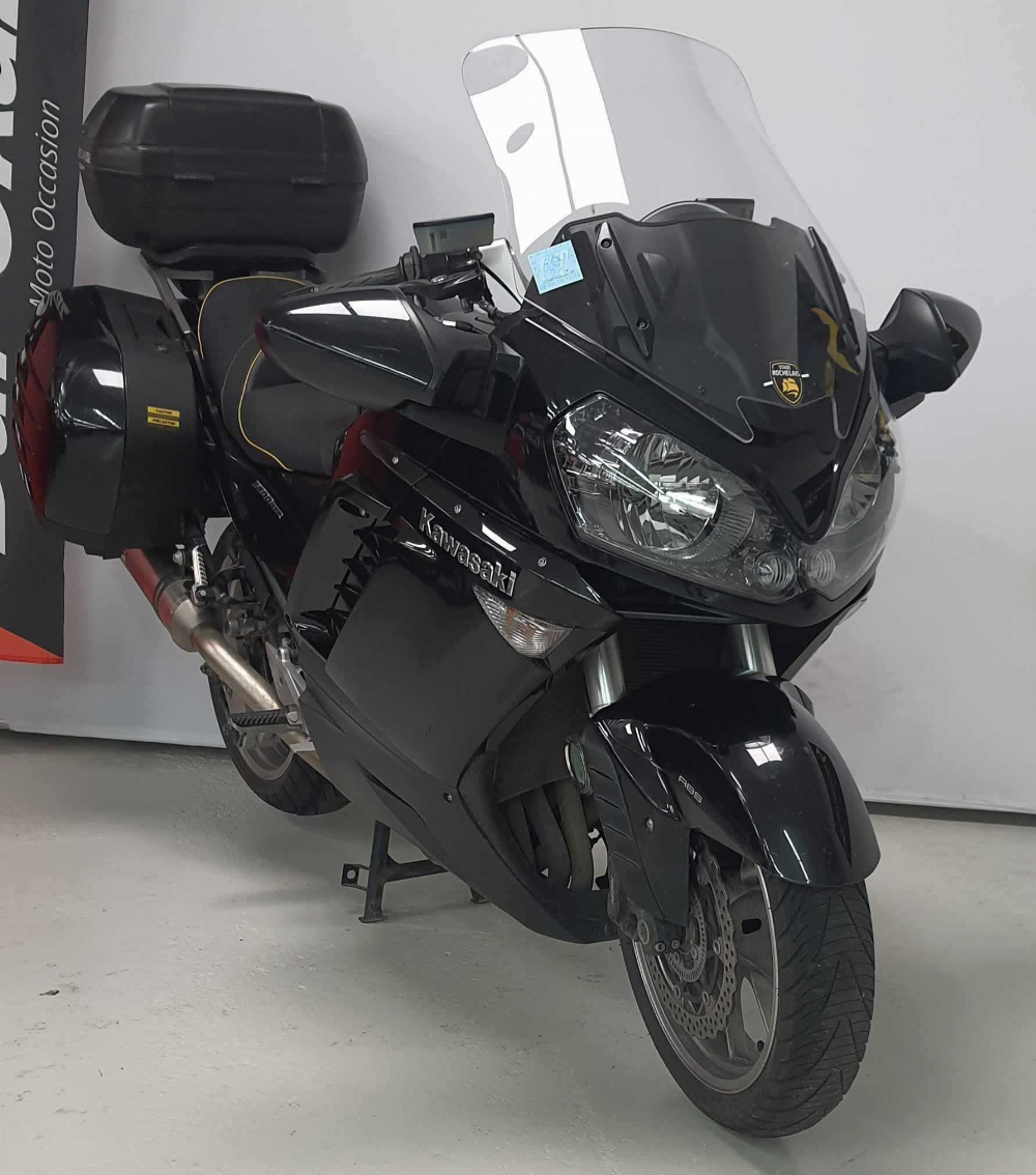 Kawasaki ZG 1400 GTR 2008 vue 3/4 droite