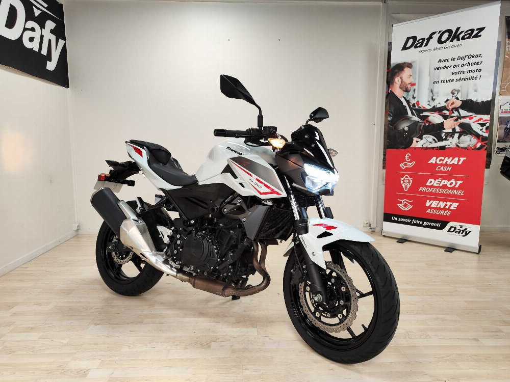 Kawasaki Z 400 2021 vue 3/4 droite