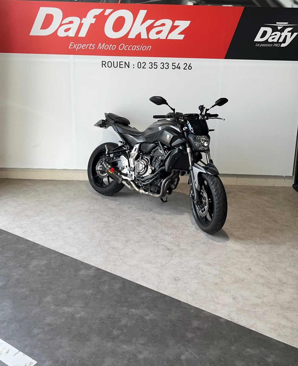 Yamaha MT-07 ABS 2016 vue 3/4 droite