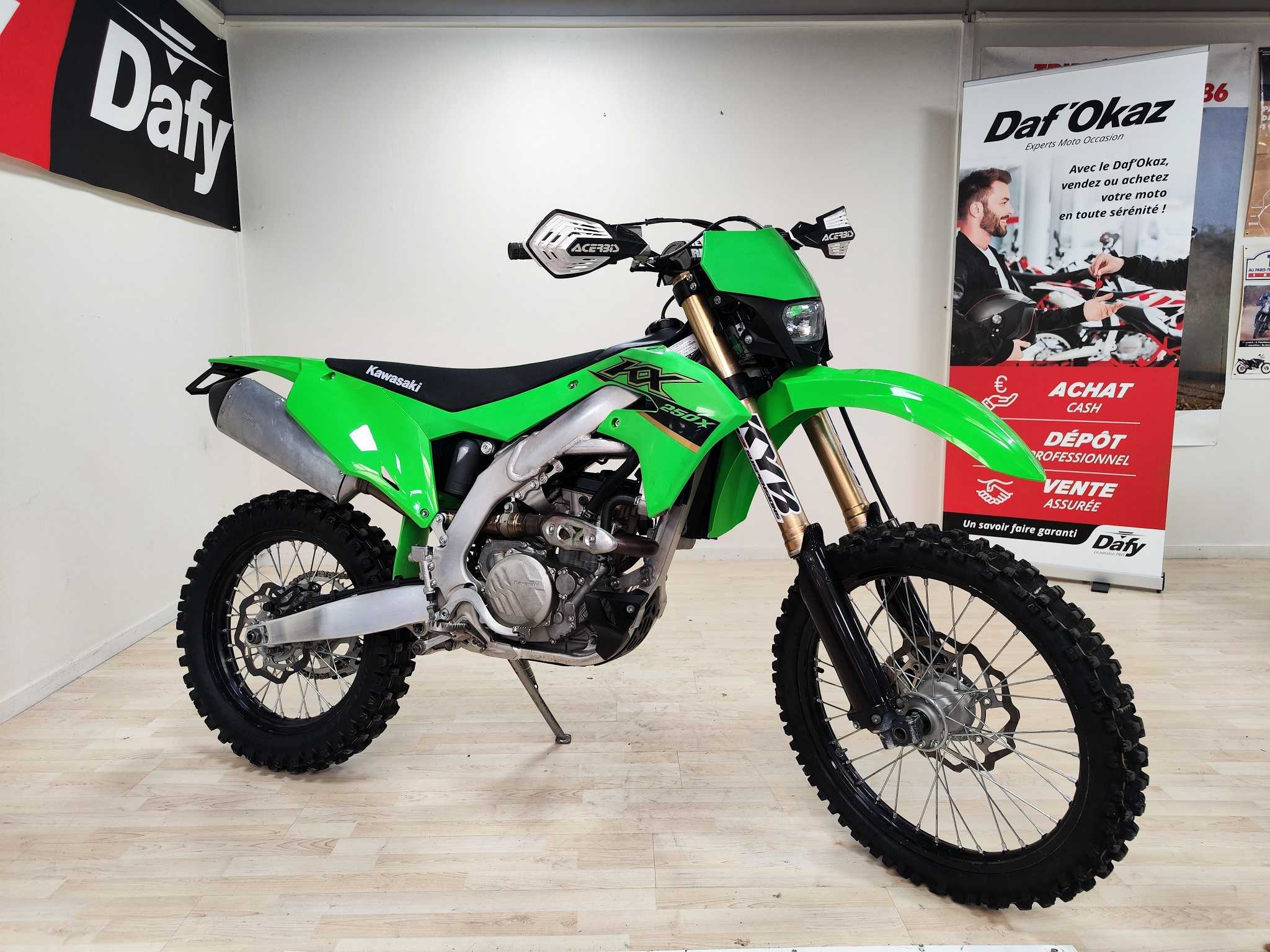 Kawasaki KX 250 X 2023 HD vue 3/4 droite