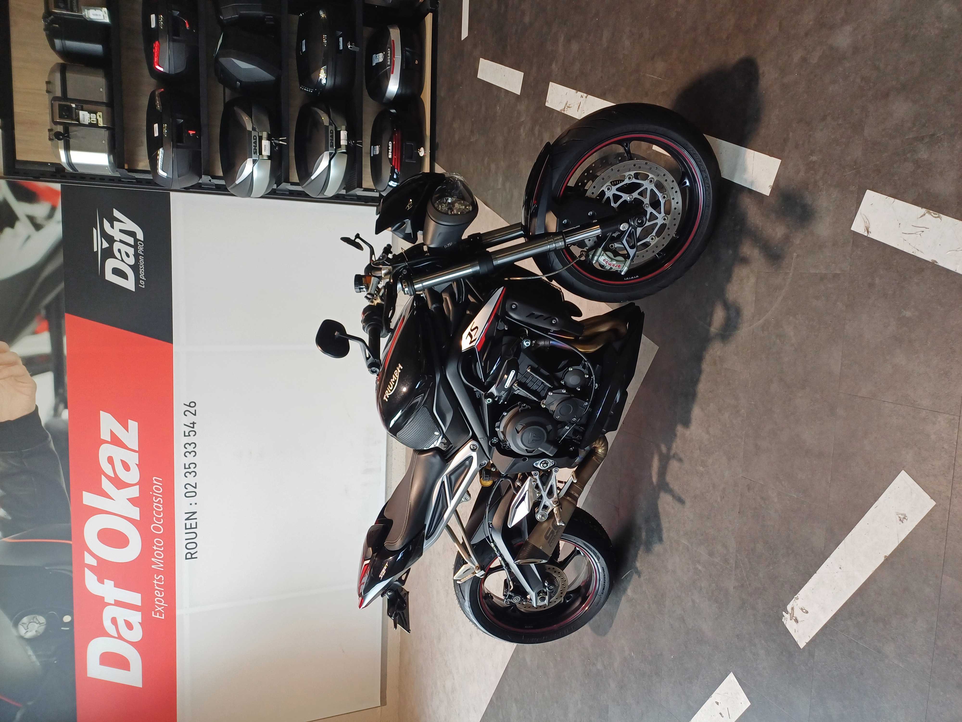 Triumph STREET TRIPLE 765 RS RS 2017 HD vue 3/4 droite