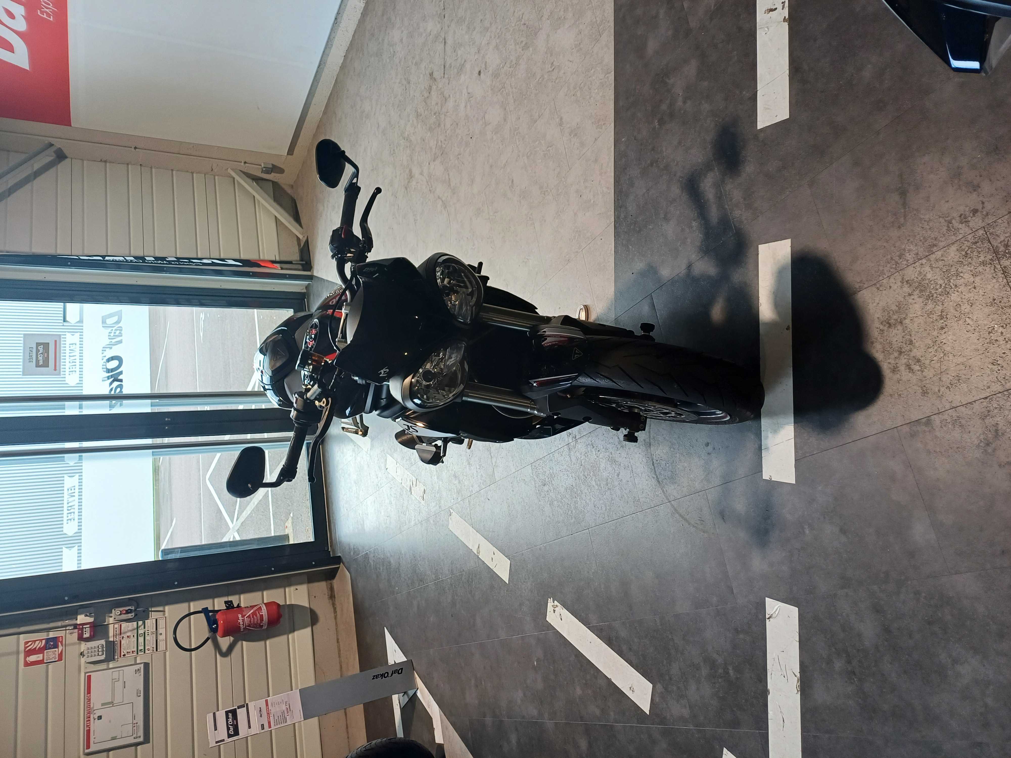 Triumph STREET TRIPLE 765 RS RS 2017 HD vue avant