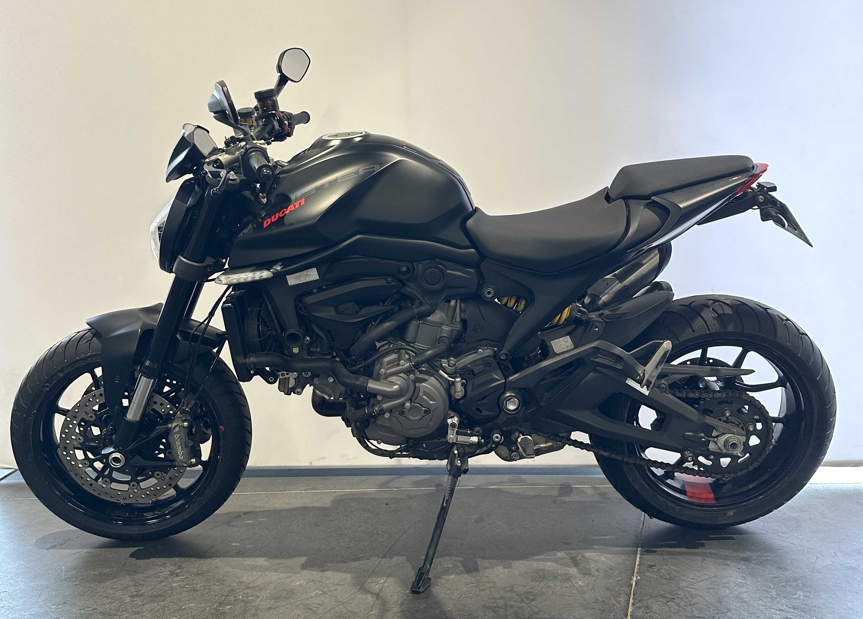 Ducati Monster 937 2022 HD vue gauche