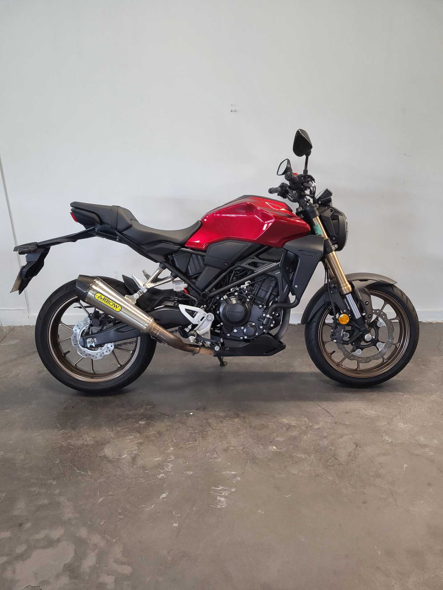 Honda CB 300 R 2019 HD vue 3/4 droite