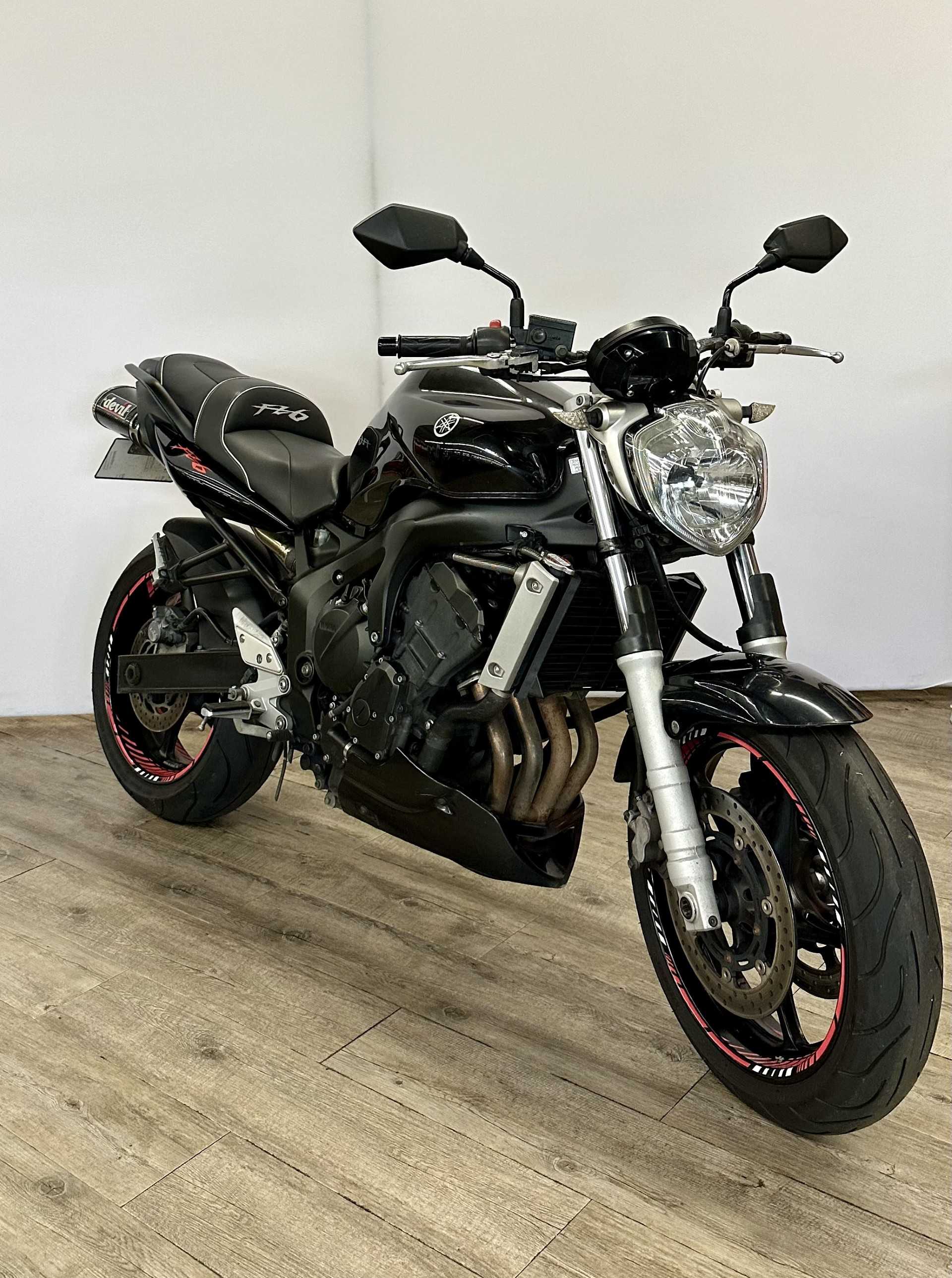 Yamaha FZ6 N 2006 HD vue 3/4 droite