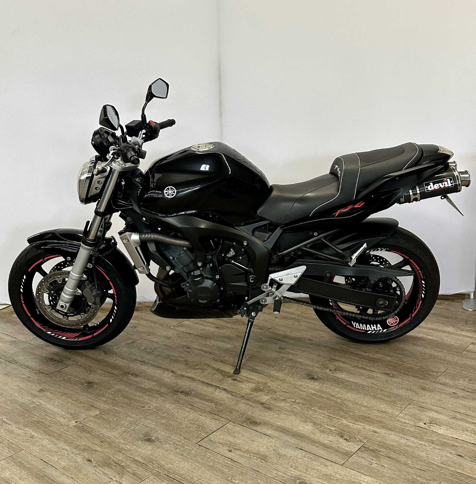 Yamaha FZ6 N 2006 HD vue gauche