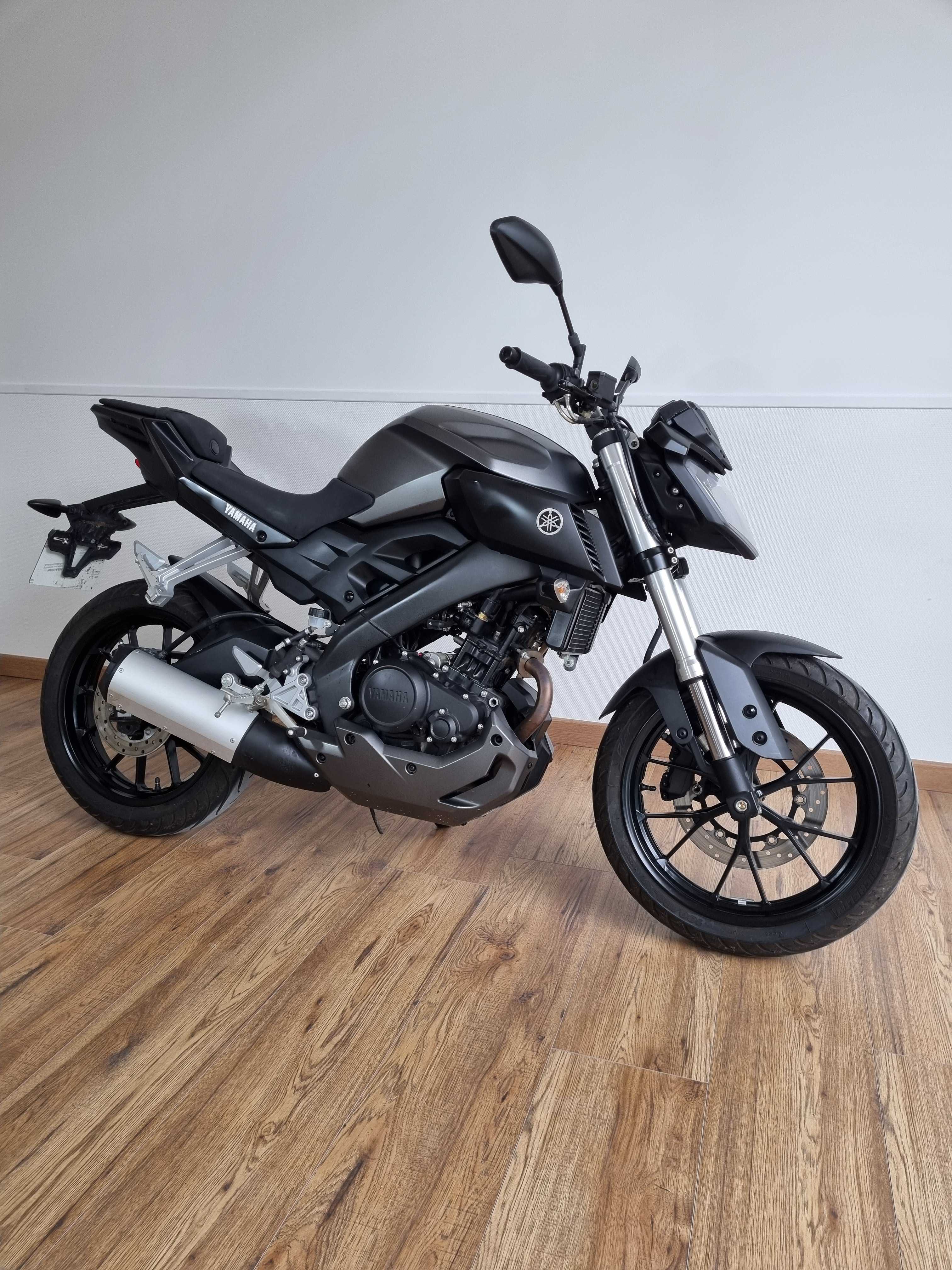 Yamaha MT 125 2015 HD vue 3/4 droite