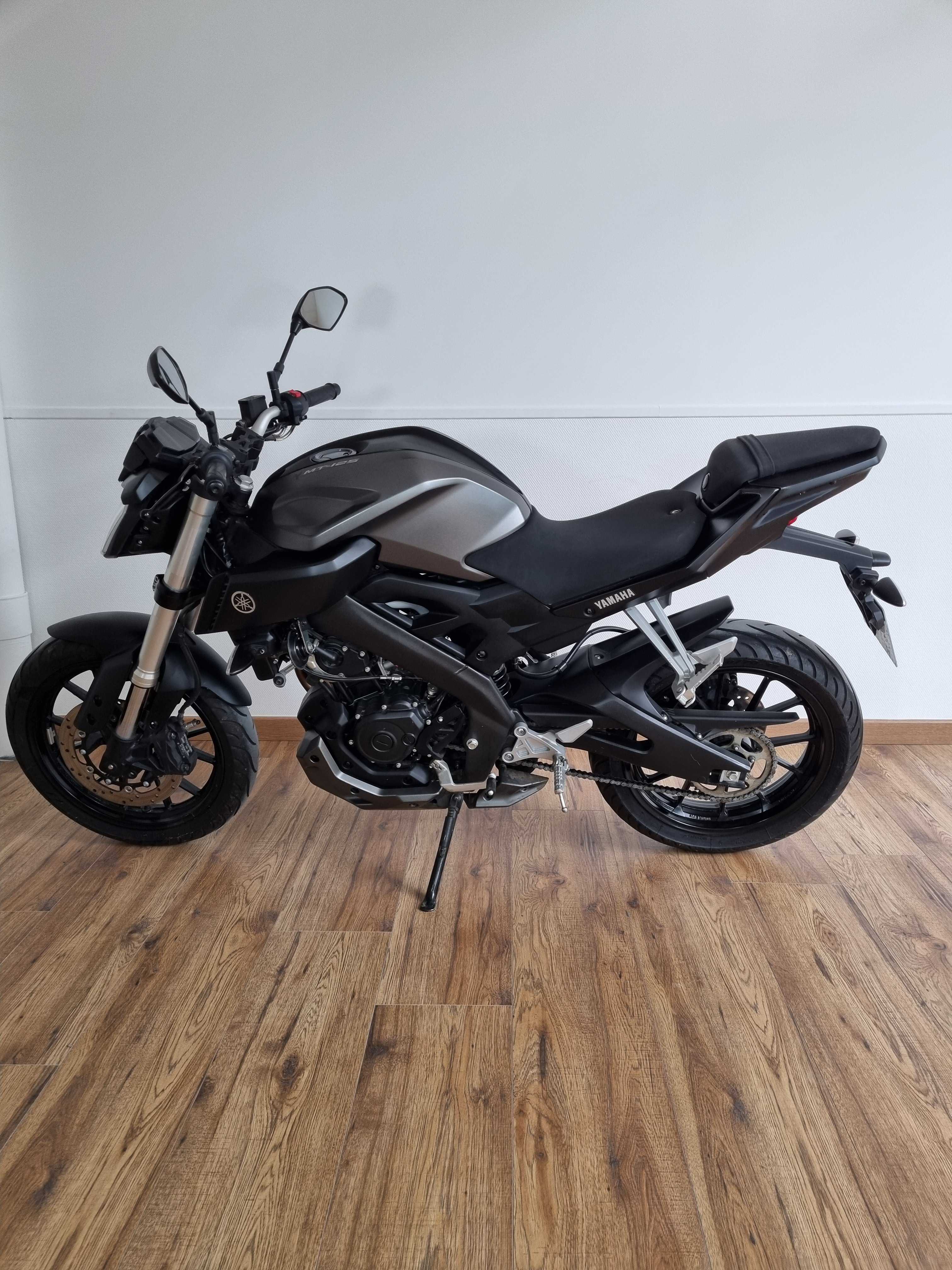 Yamaha MT 125 2015 HD vue gauche