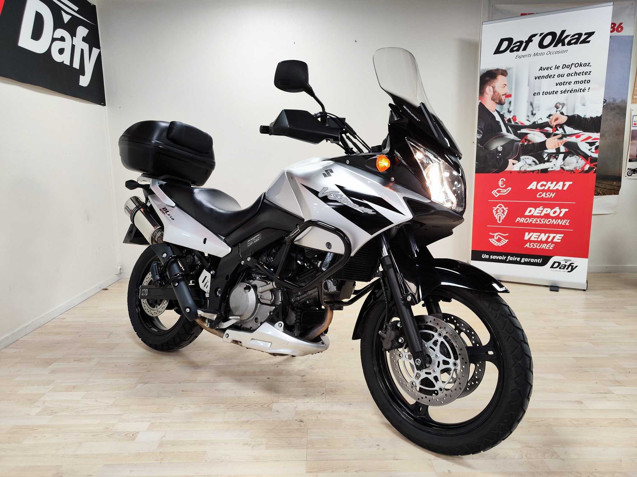 Suzuki DL 650 V-Strom 2005 HD vue 3/4 droite