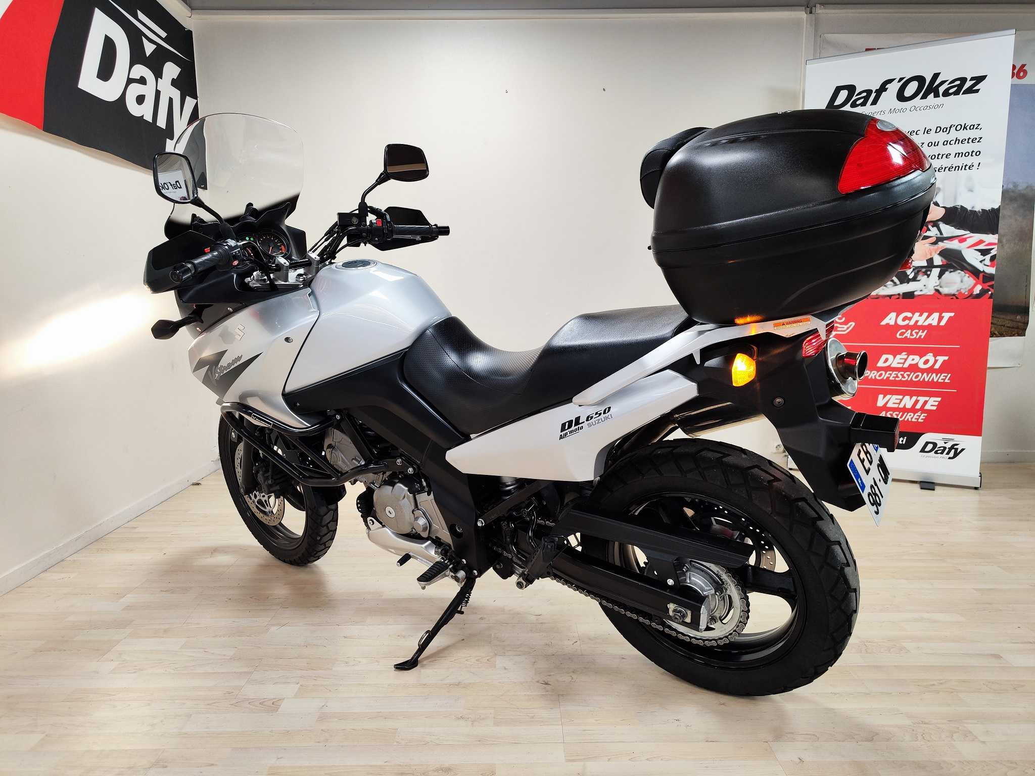 Suzuki DL 650 V-Strom 2005 HD vue arrière