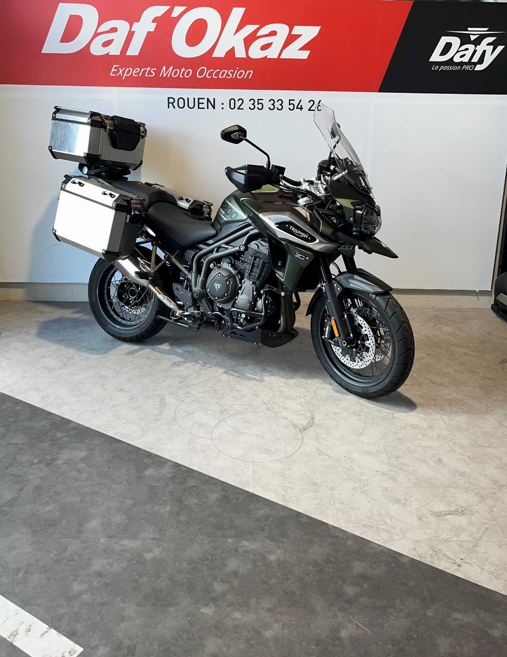 Triumph 1200 Tiger Desert Edition 2020 vue 3/4 droite