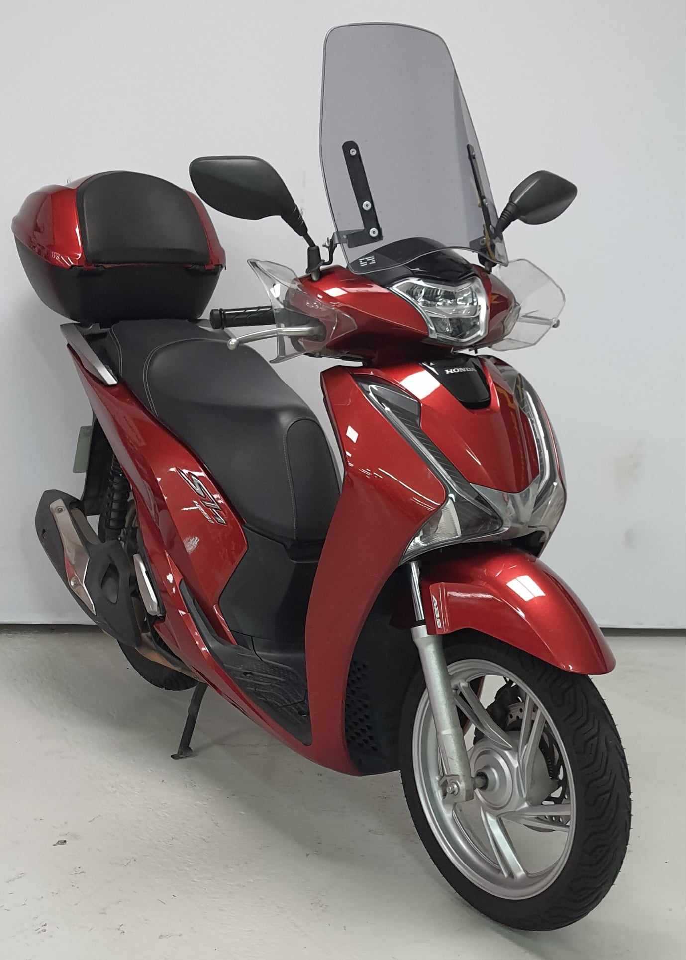 Honda SH 125 i 2018 HD vue 3/4 droite