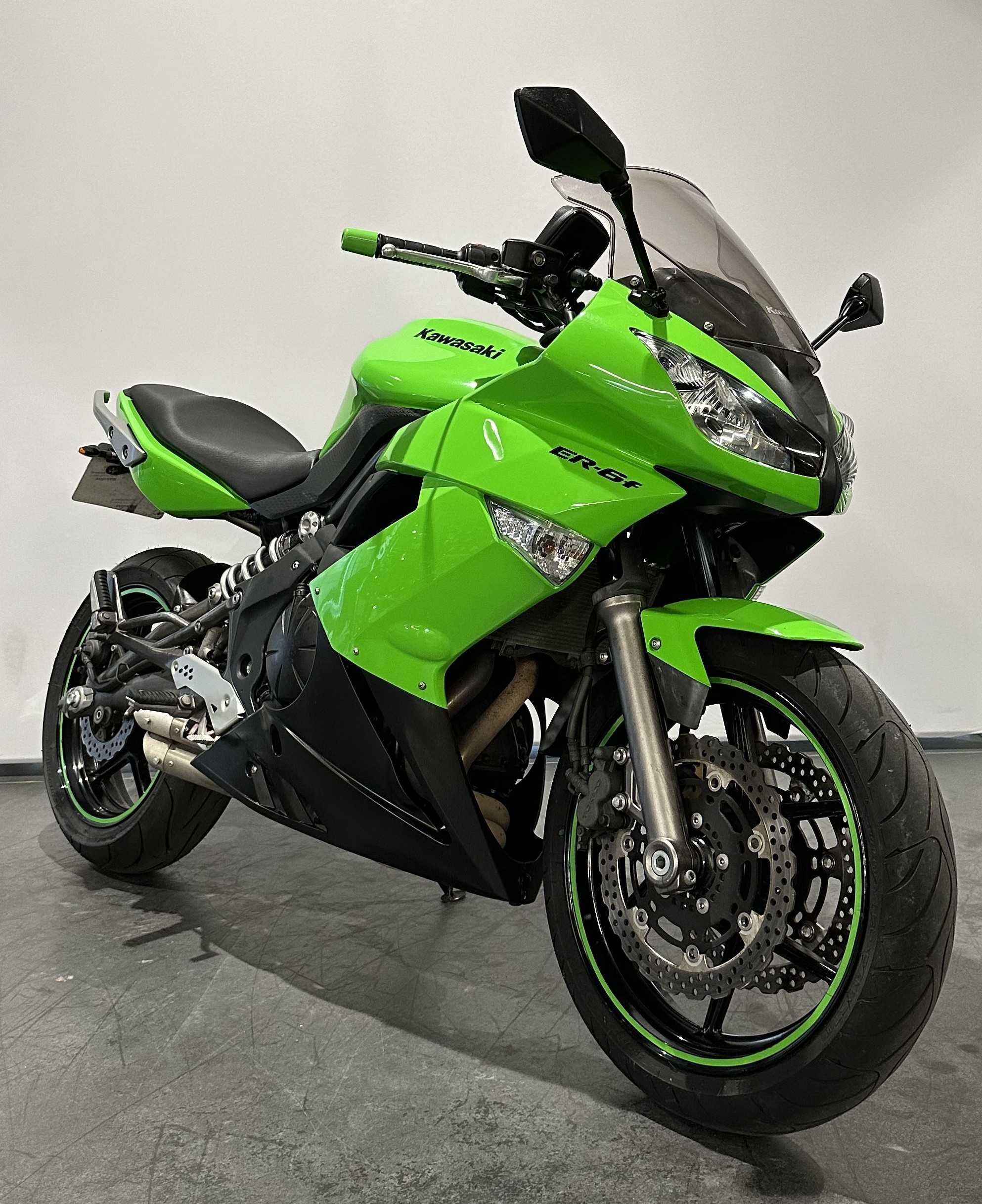 Kawasaki ER-6 F 2010 HD vue 3/4 droite