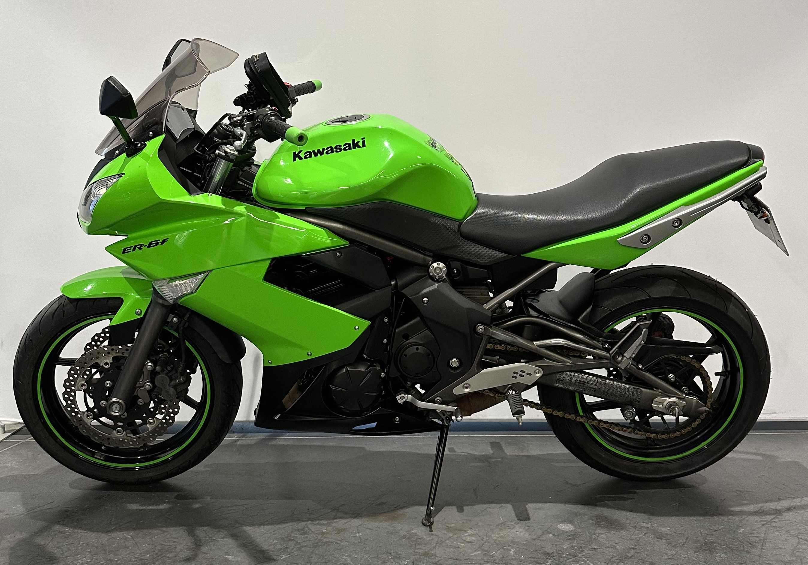 Kawasaki ER-6 F 2010 HD vue gauche