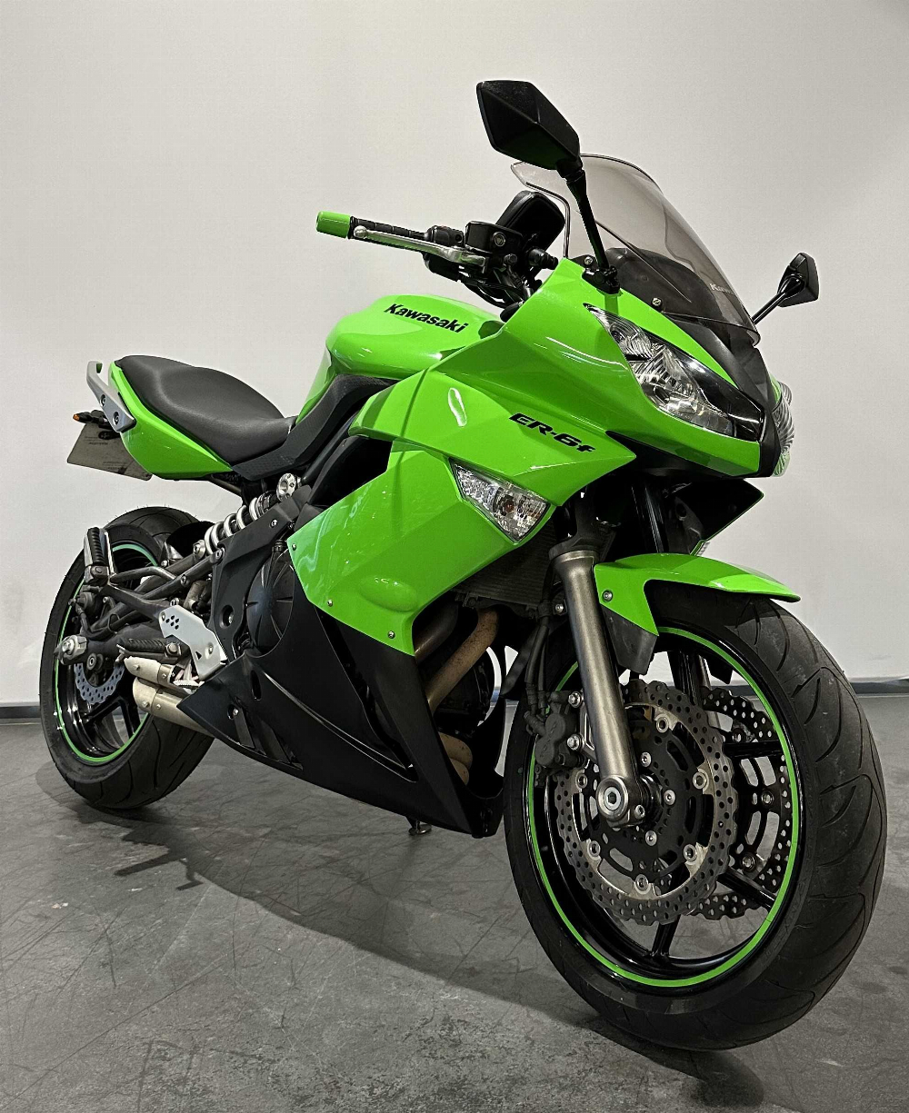 Kawasaki ER-6 F 2010 vue 3/4 droite