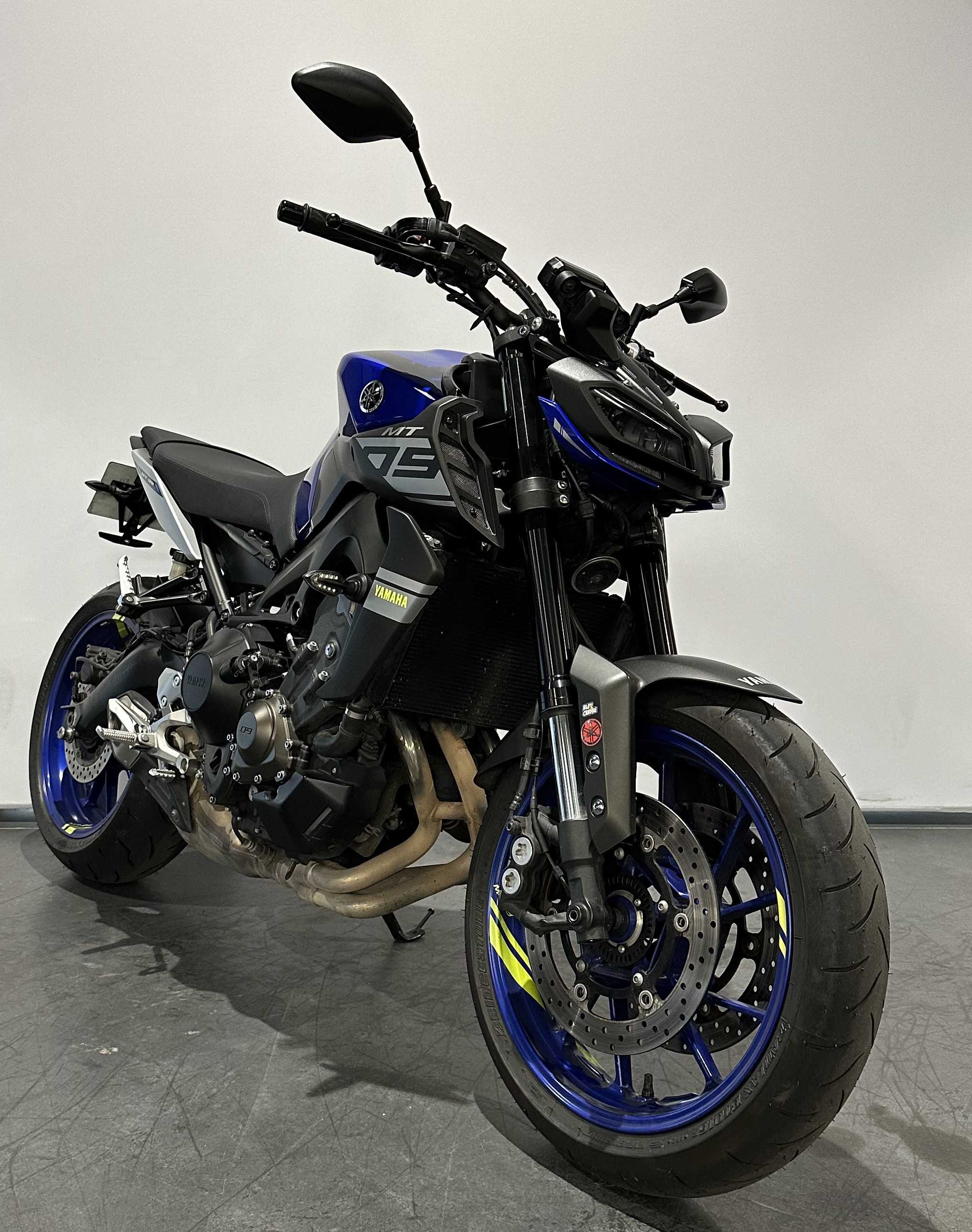 Yamaha MT-09 850 ABS 2017 HD vue 3/4 droite