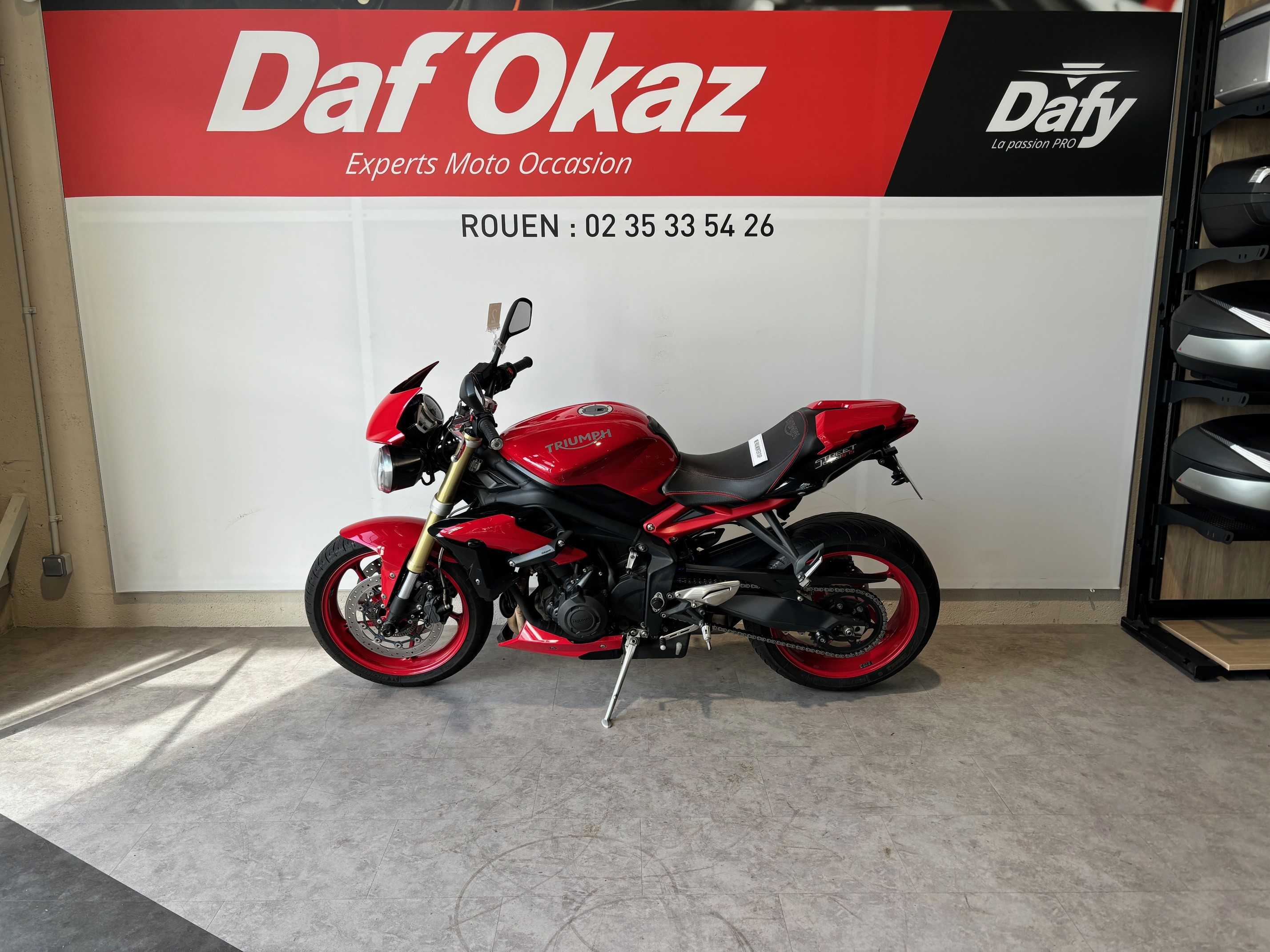 Triumph 675 Street Triple 2015 HD vue gauche