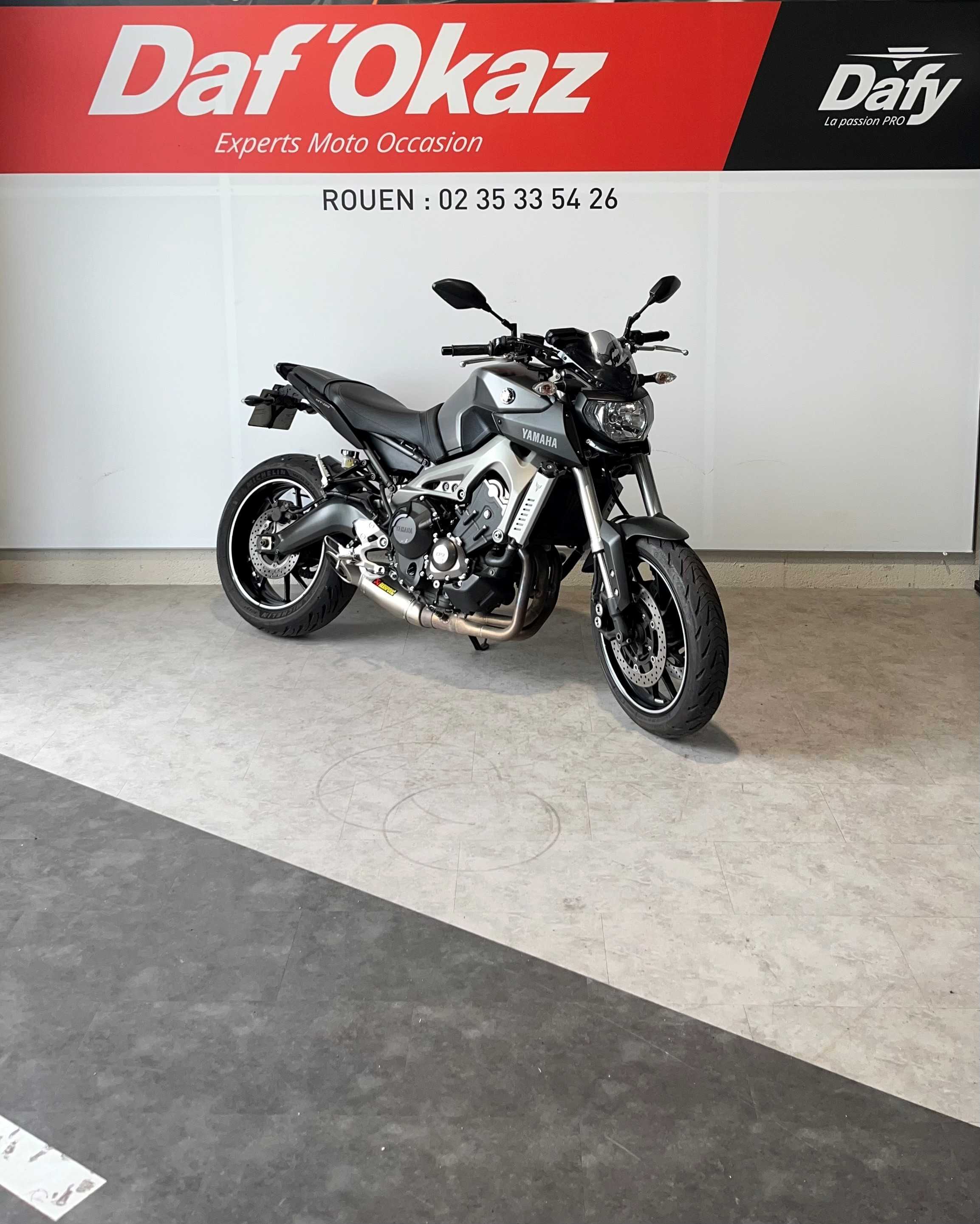 Yamaha MT-09 850 2014 HD vue 3/4 droite