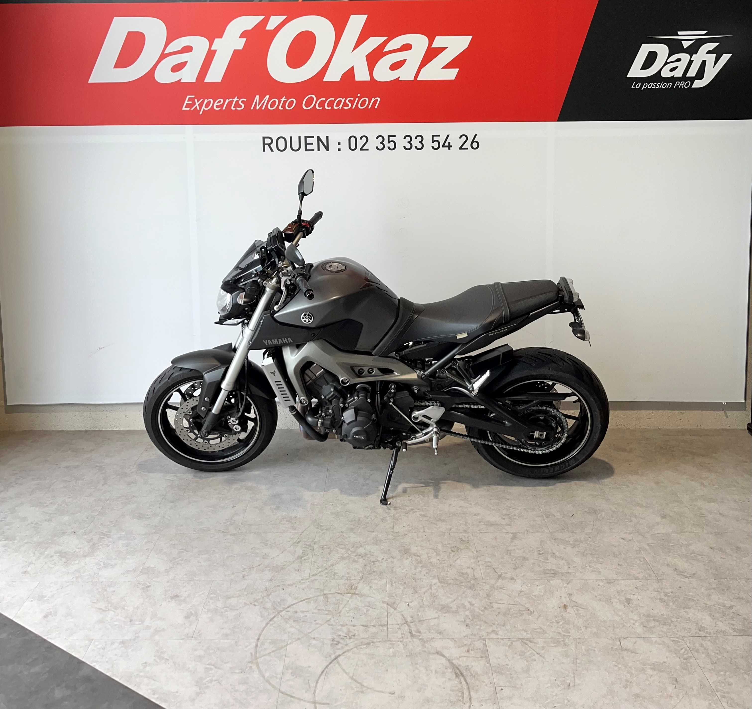 Yamaha MT-09 850 2014 HD vue gauche