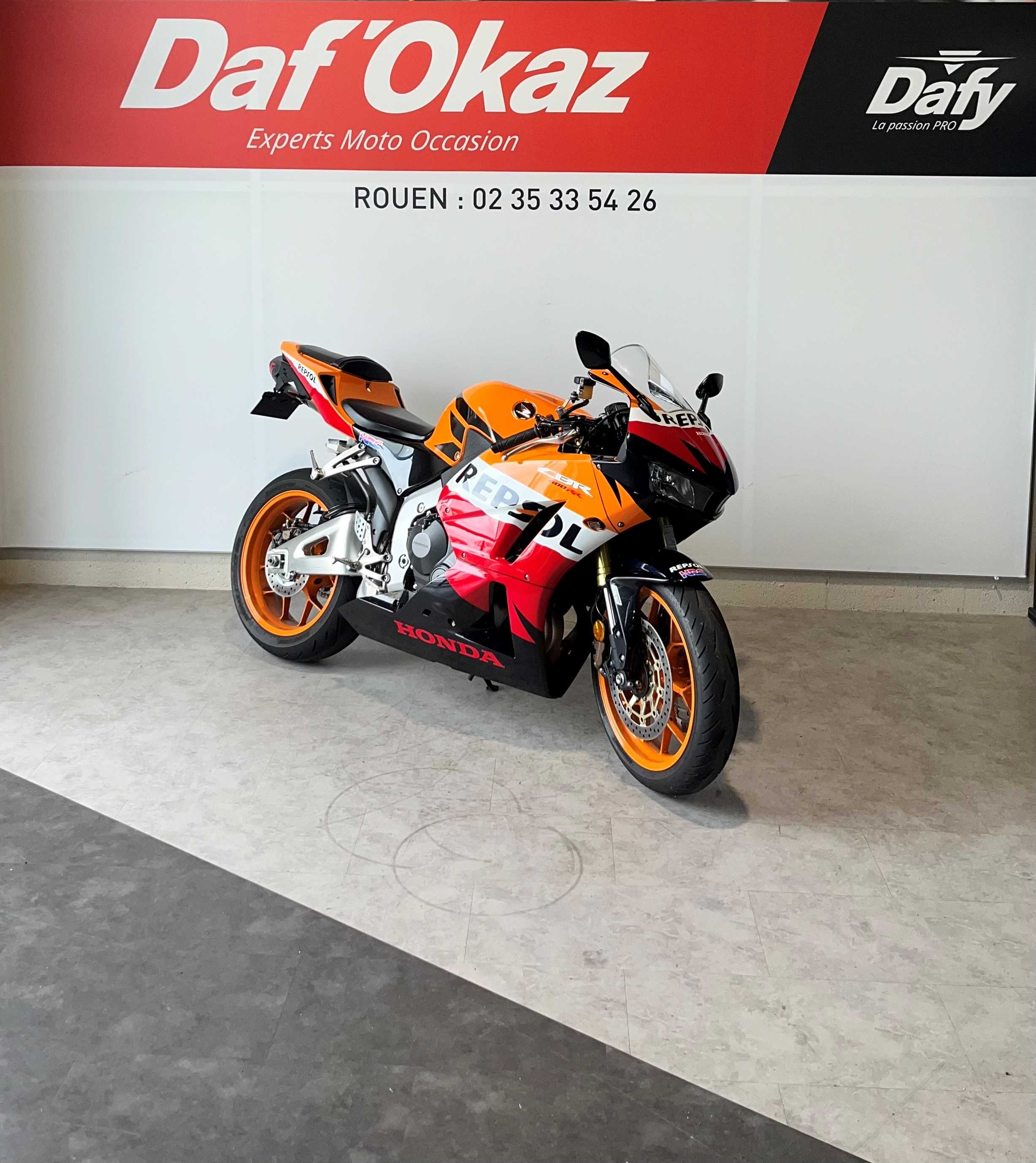 Honda CBR 600 RR ABS Repsol 2014 HD vue 3/4 droite