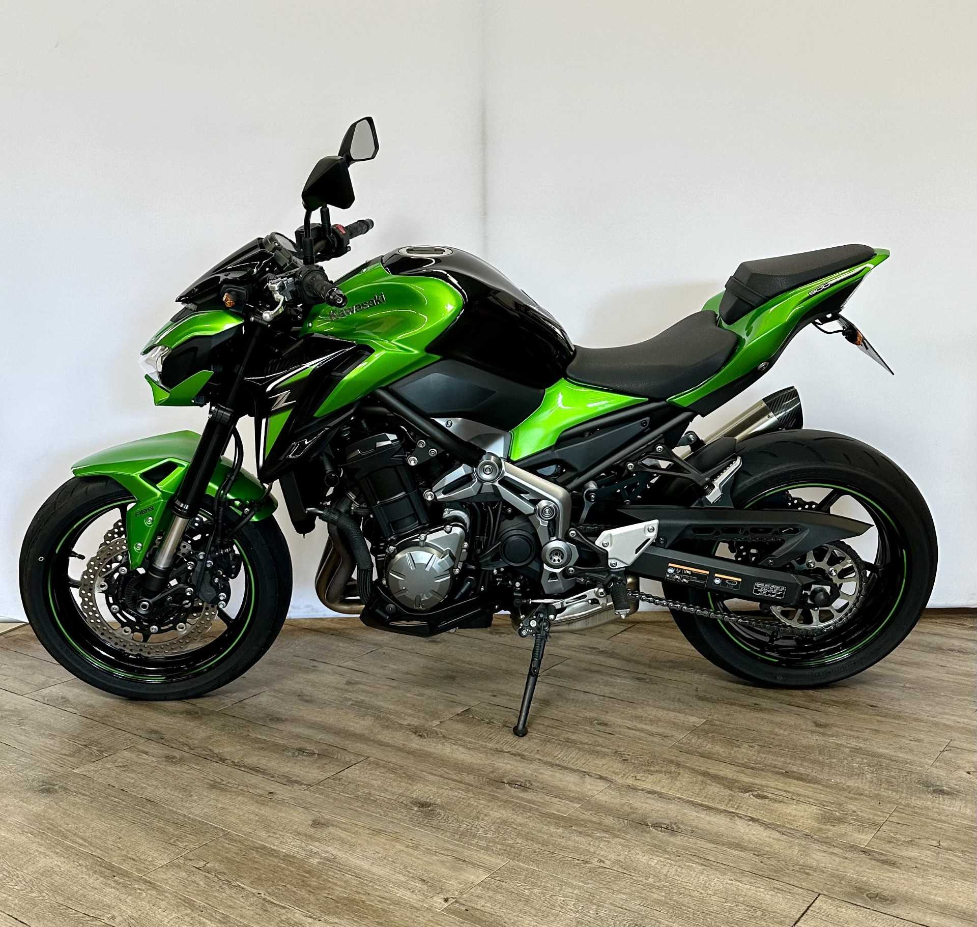 Kawasaki Z 900 2017 HD vue gauche