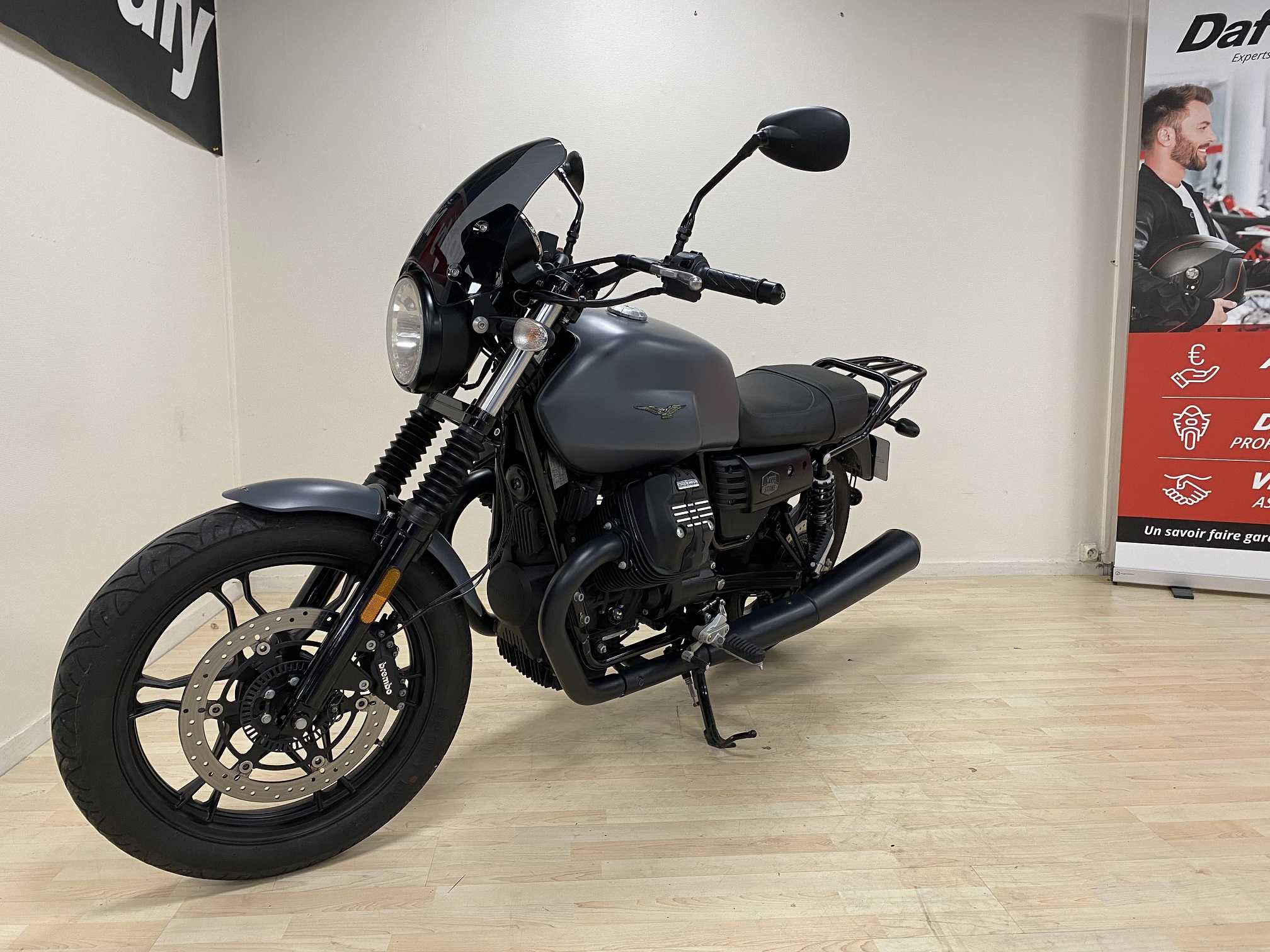 Moto Guzzi V7 STONE 2020 HD vue avant