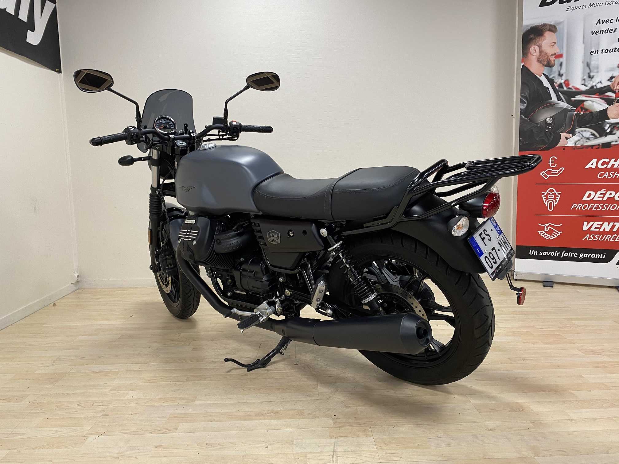 Moto Guzzi V7 STONE 2020 HD vue arrière