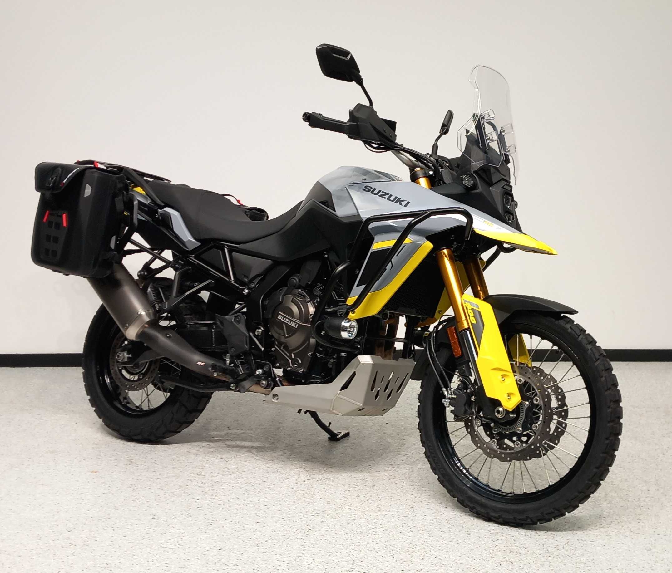 Suzuki DL 800 V-Strom DE 2023 HD vue 3/4 droite