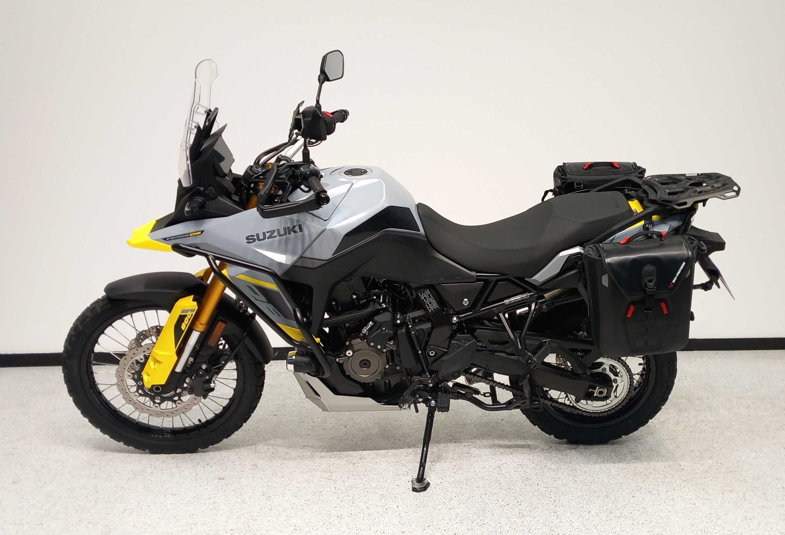 Suzuki DL 800 V-Strom DE 2023 HD vue gauche