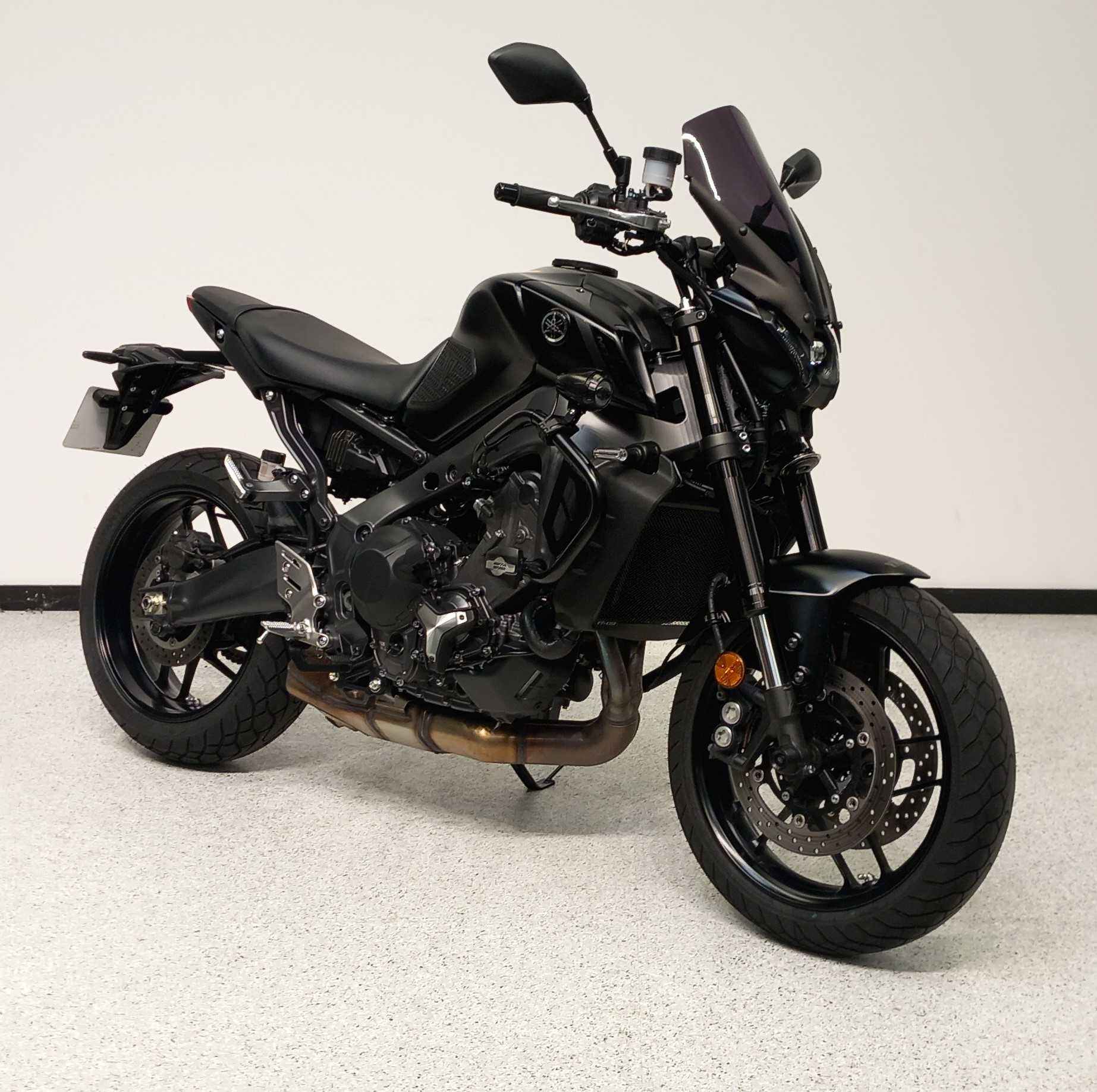 Yamaha MT-09 900 2023 HD vue 3/4 droite