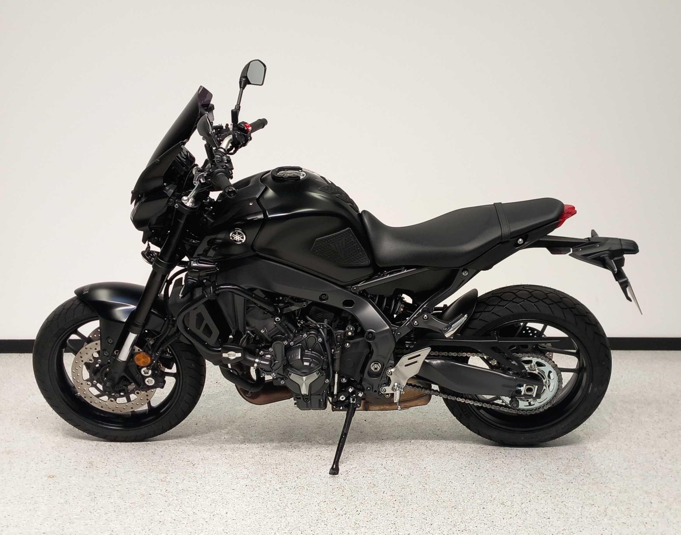 Yamaha MT-09 900 2023 HD vue gauche