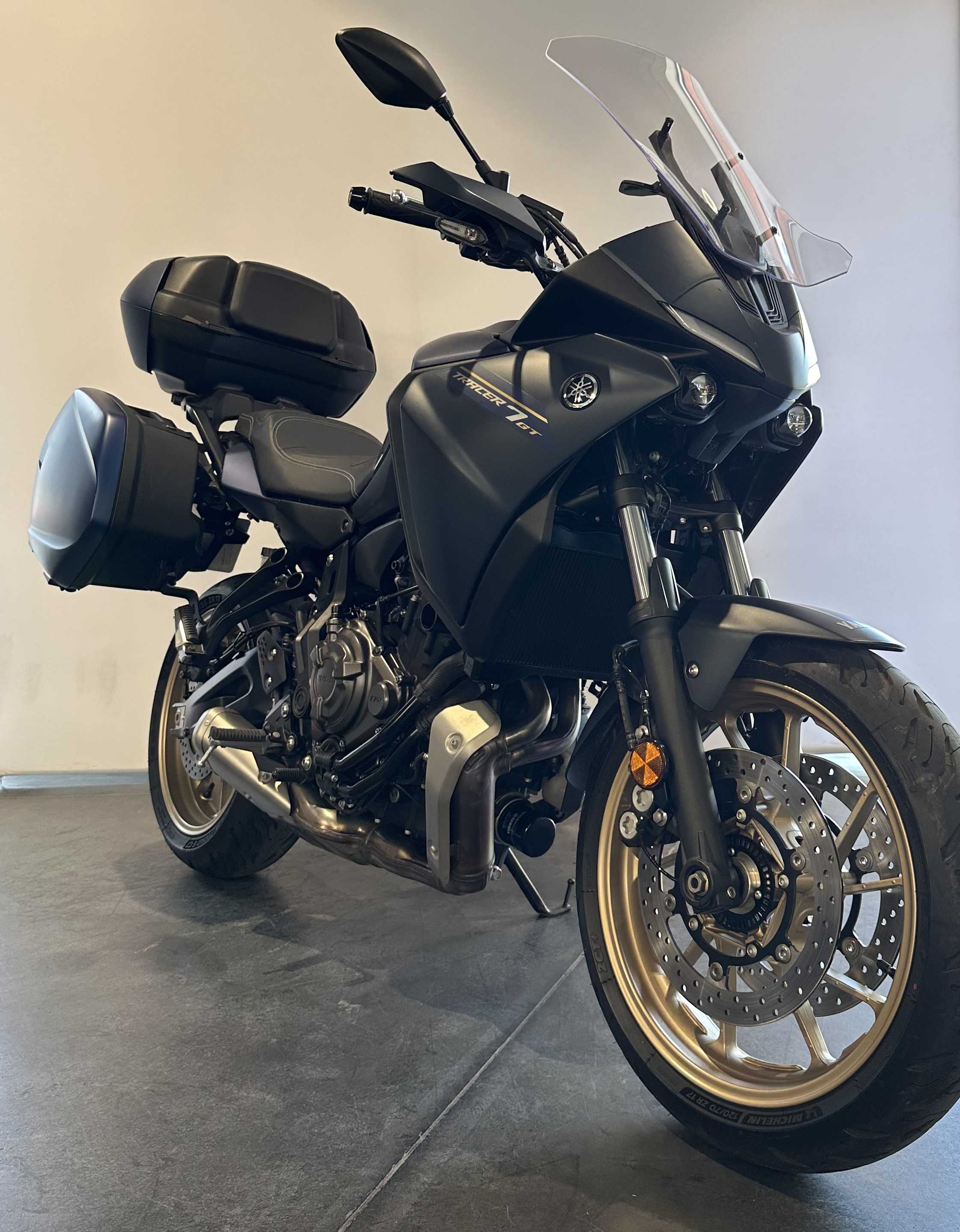 Yamaha Tracer 700 GT 2023 HD vue 3/4 droite