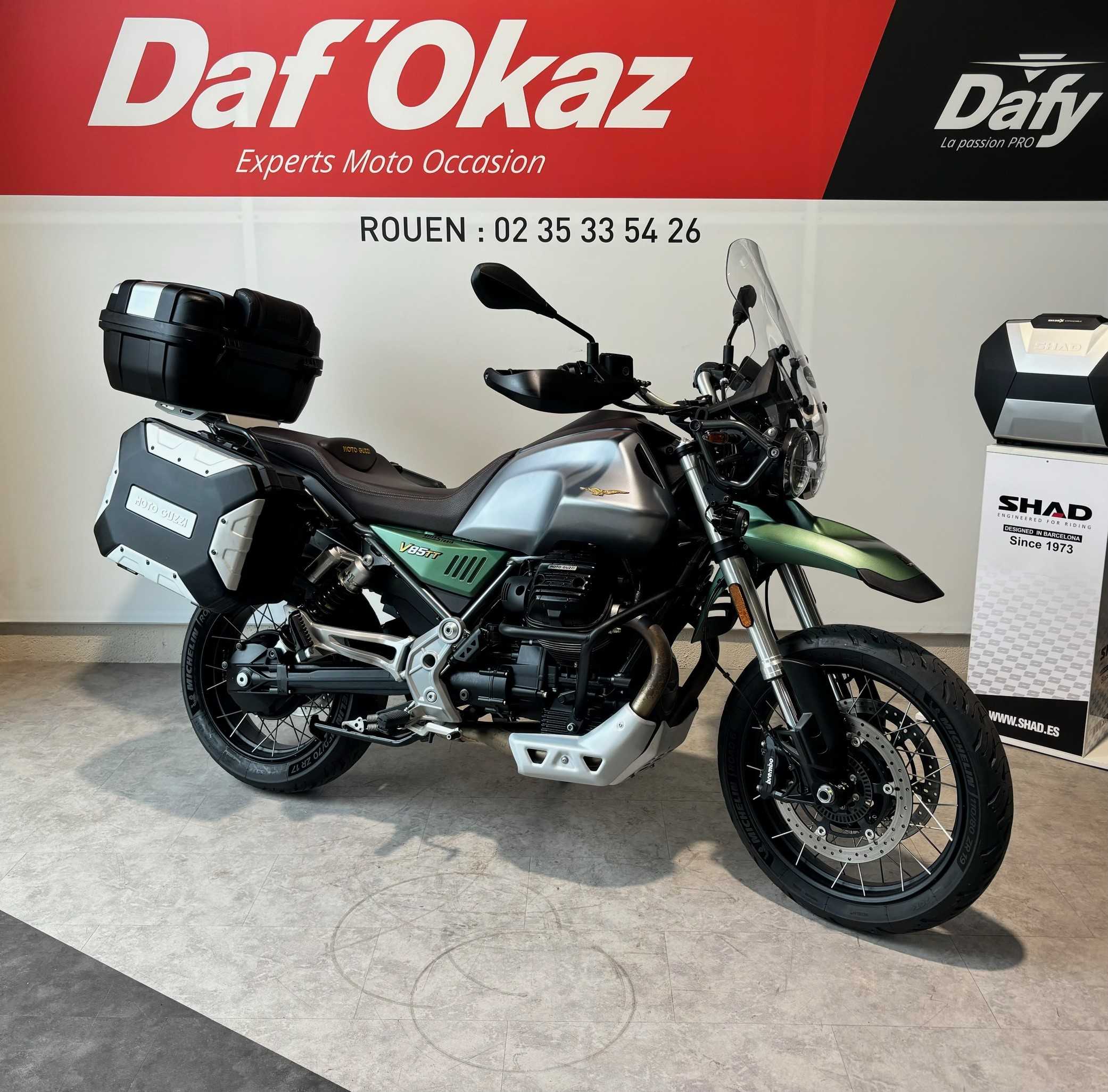 Moto Guzzi V85TT 2021 HD vue 3/4 droite