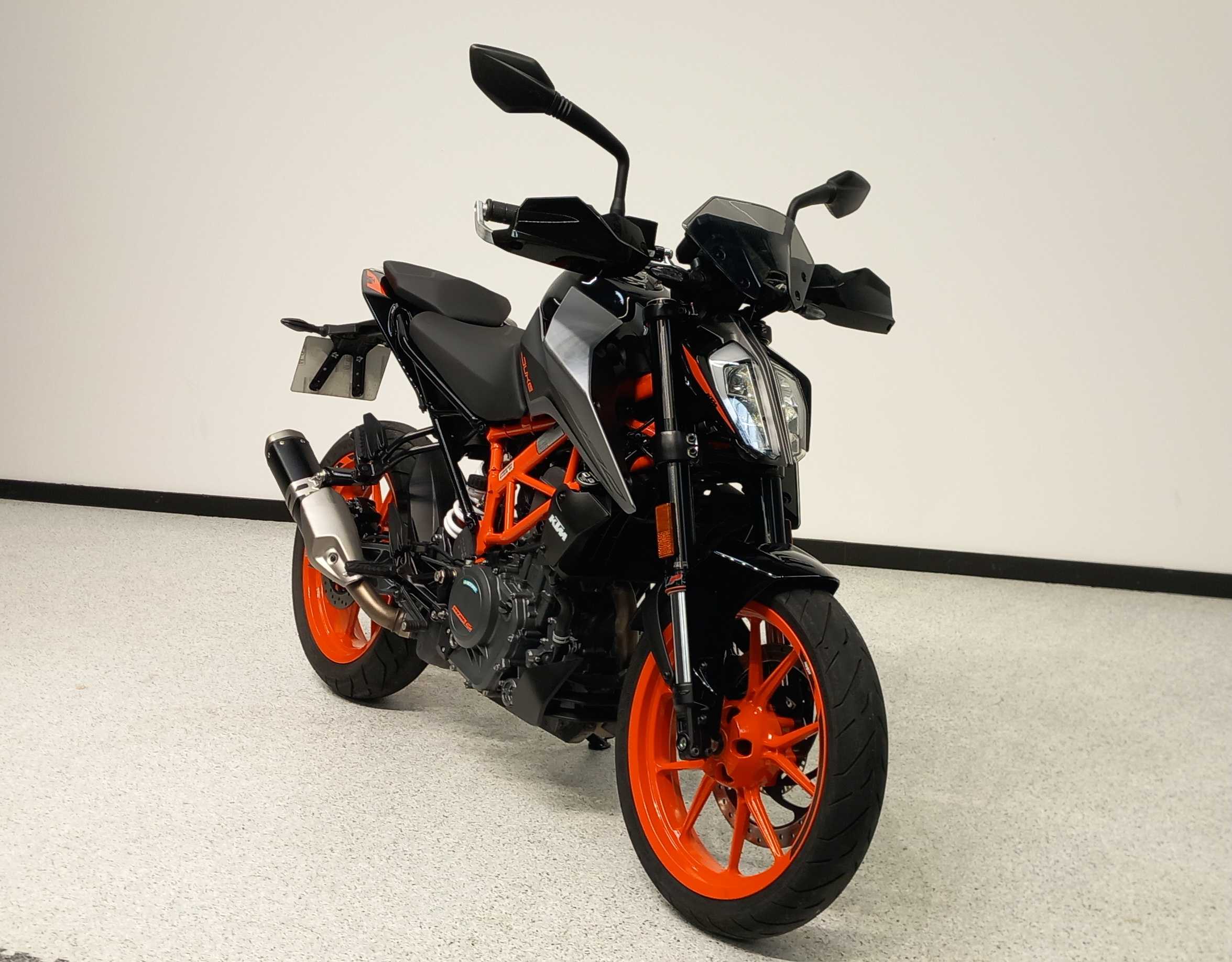 KTM 390 Duke 2021 HD vue 3/4 droite