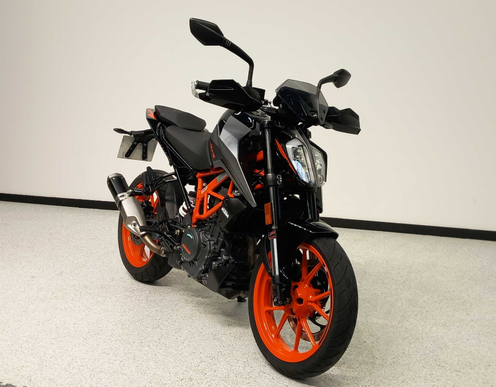 KTM 390 Duke 2021 vue 3/4 droite