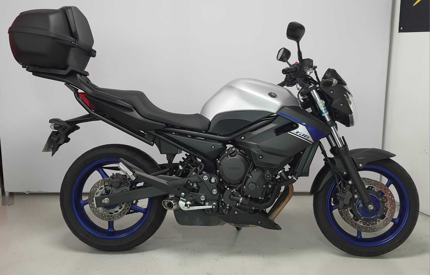 Yamaha XJ6 N ABS 2016 HD vue gauche