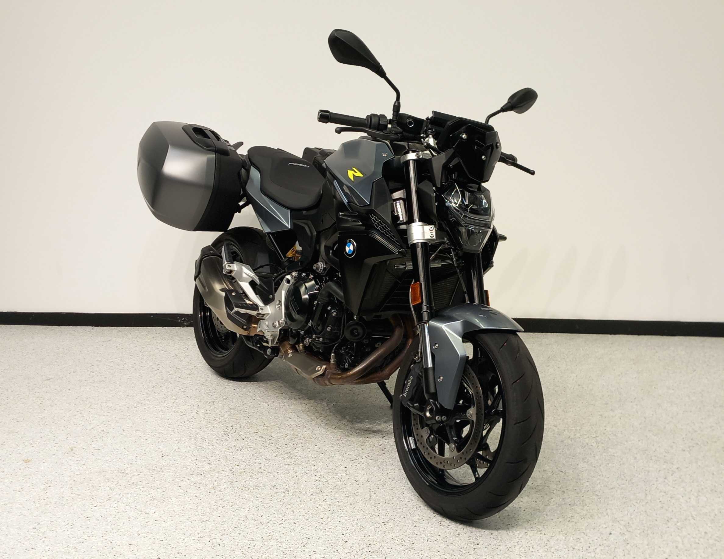 BMW F 900 R 2022 HD vue 3/4 droite