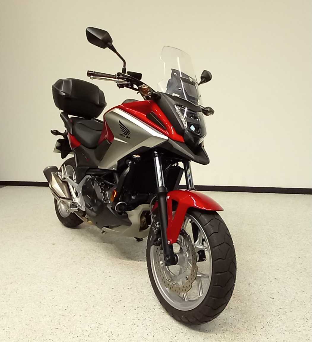 Honda NC 750 X 2016 HD vue 3/4 droite