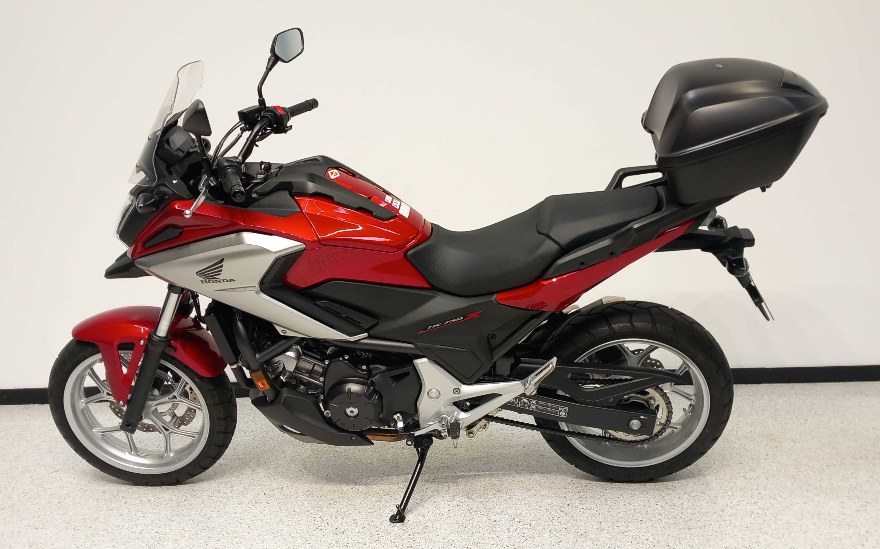 Honda NC 750 X 2016 HD vue gauche