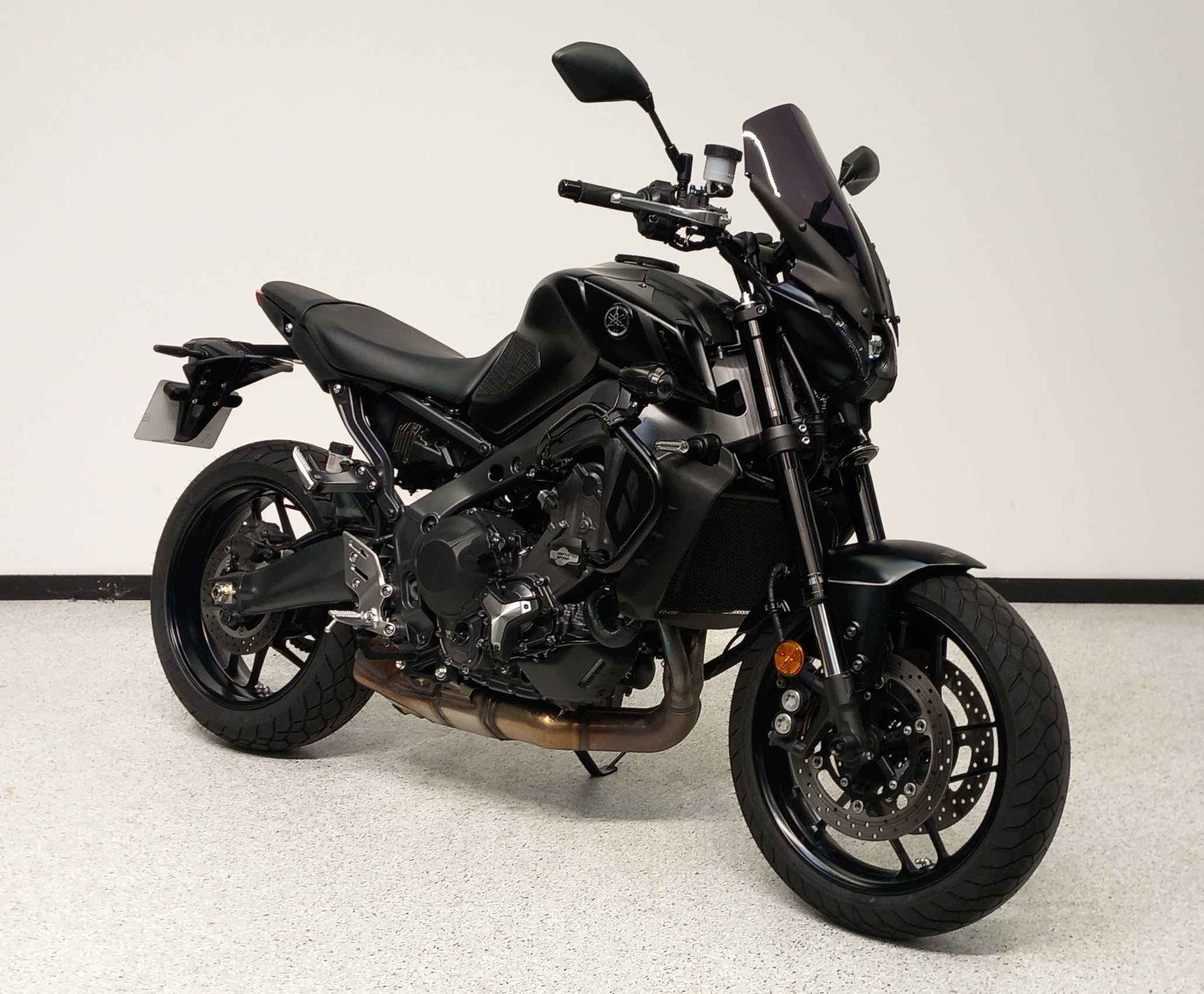 Yamaha MT-09 900 2023 HD vue 3/4 droite