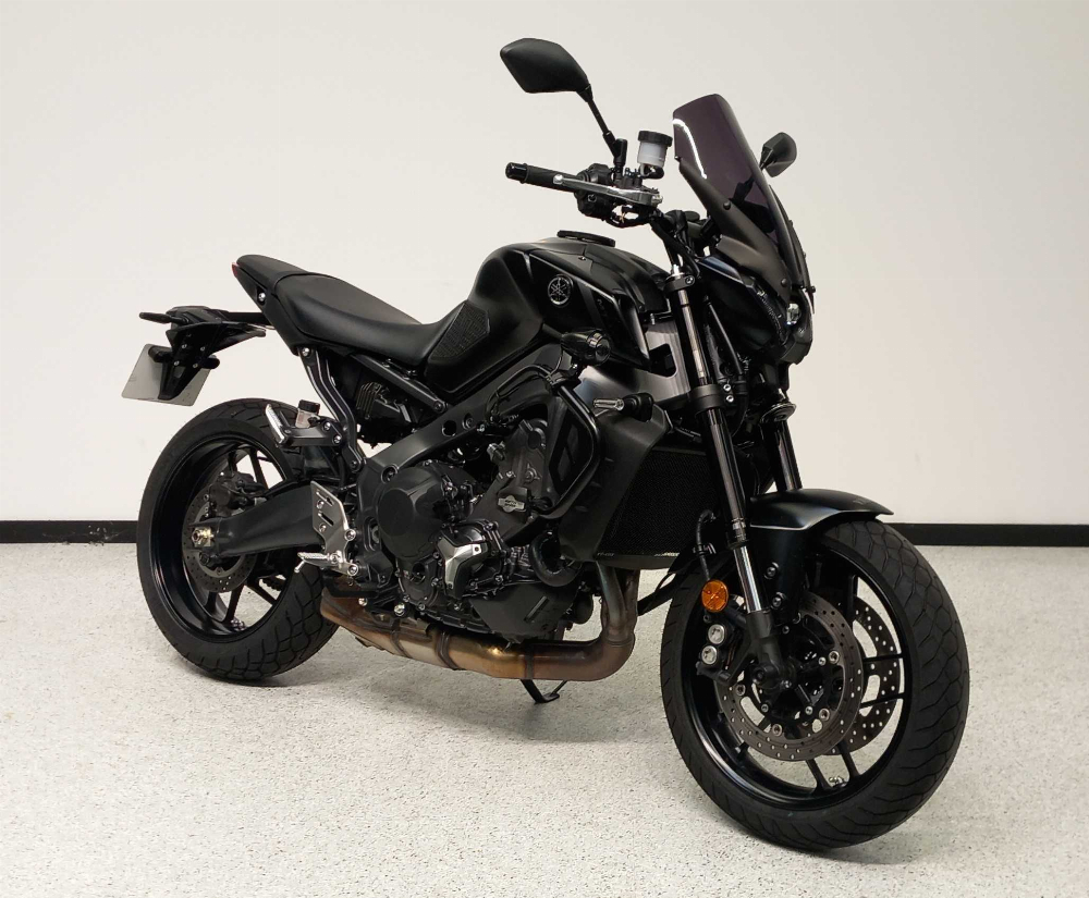 Yamaha MT-09 900 2023 vue 3/4 droite