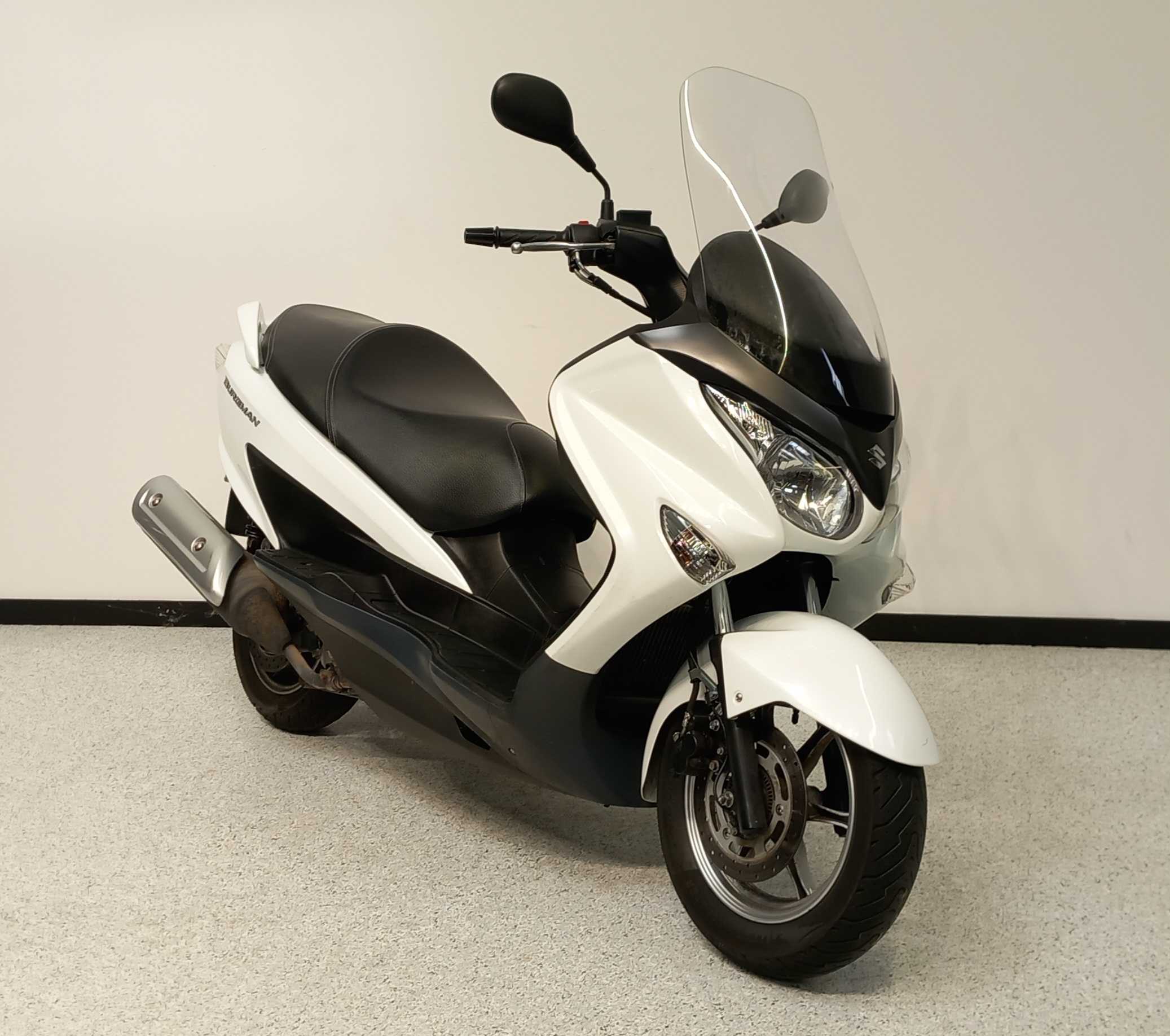 Suzuki UH 125 Burgman 2015 HD vue 3/4 droite