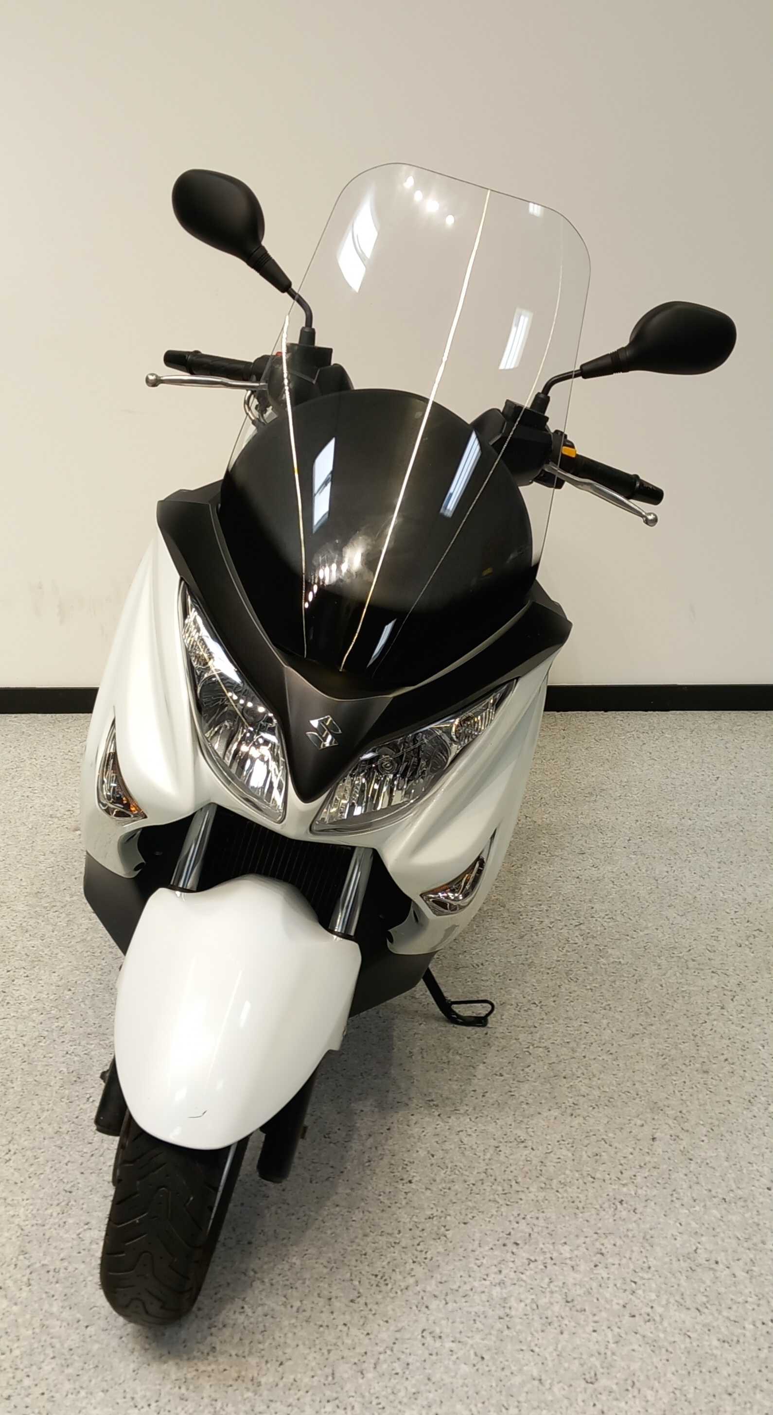 Suzuki UH 125 Burgman 2015 HD vue avant