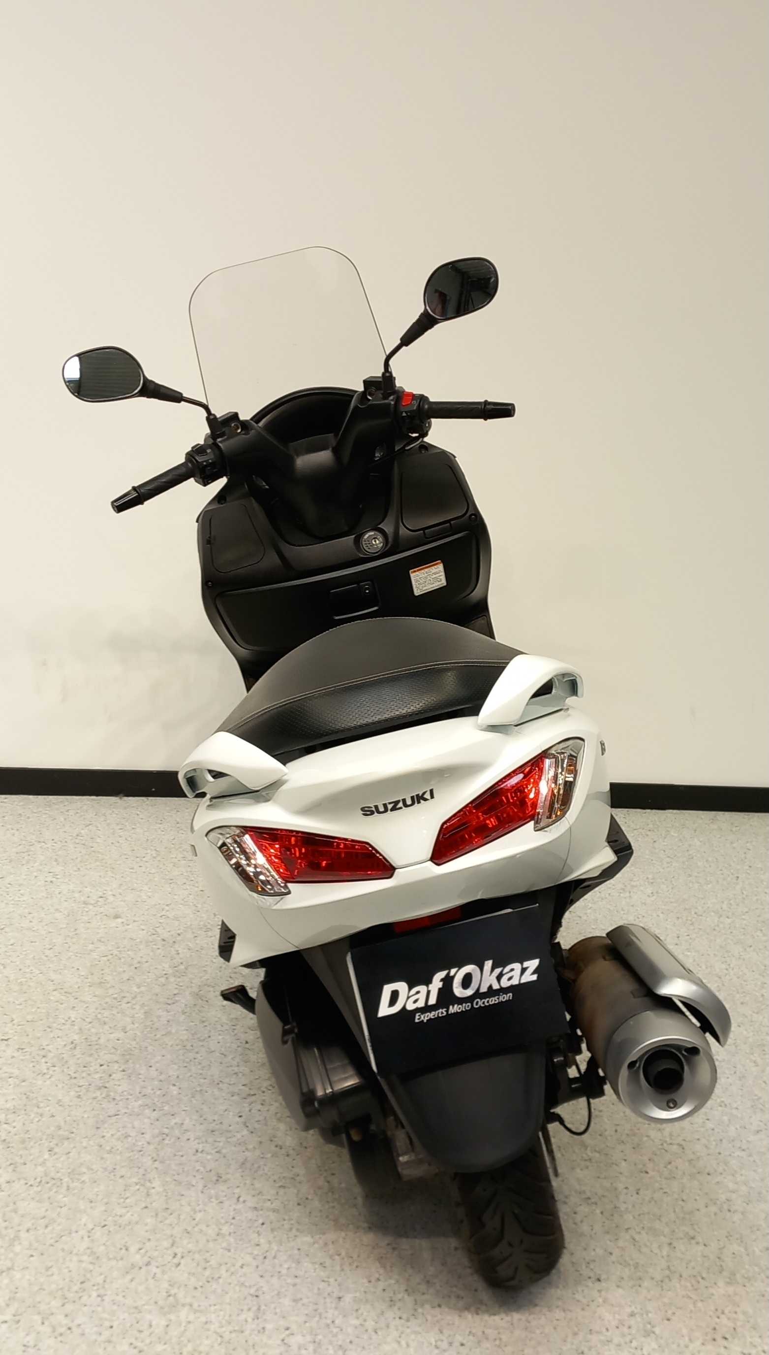 Suzuki UH 125 Burgman 2015 HD vue arrière