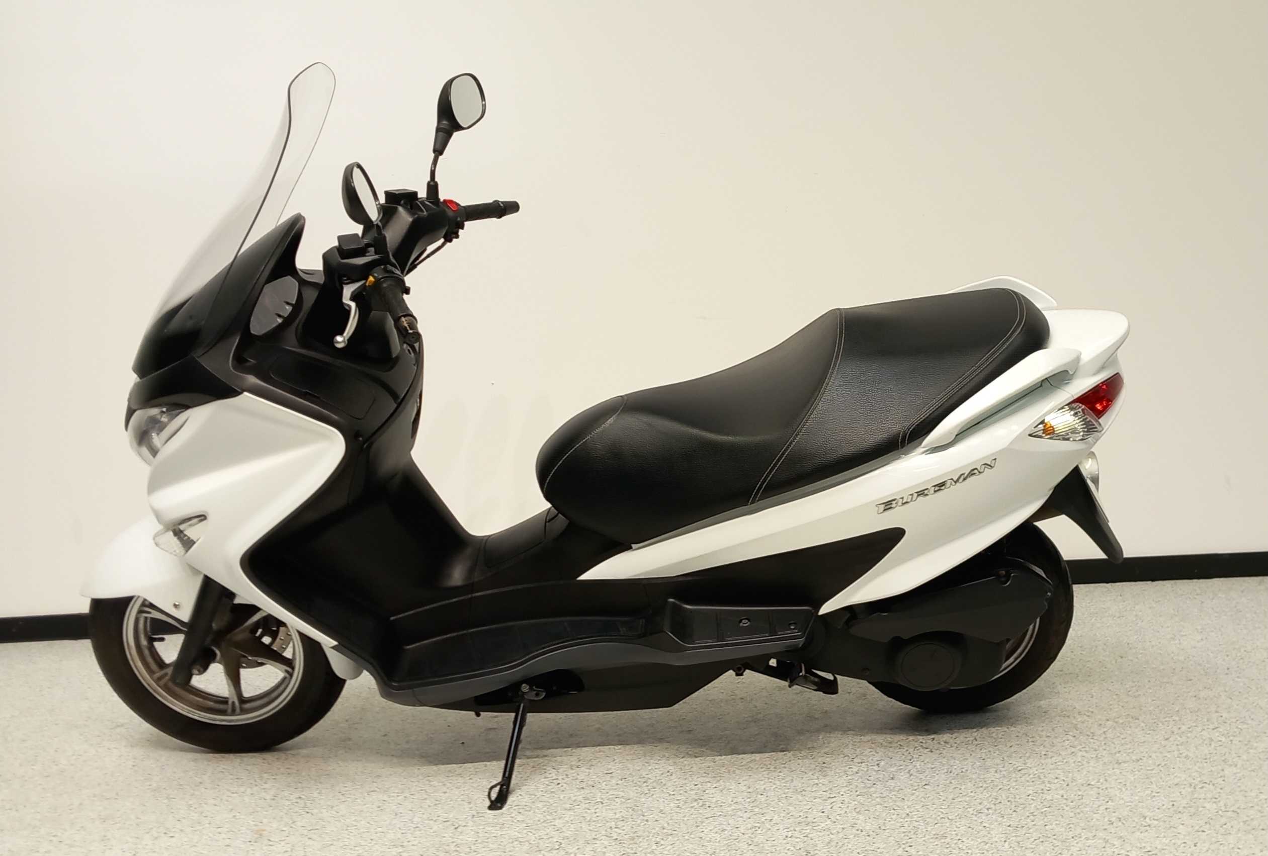 Suzuki UH 125 Burgman 2015 HD vue gauche