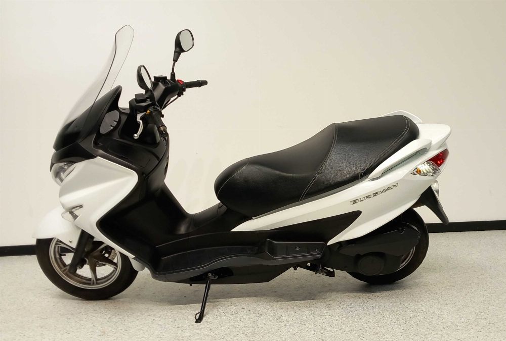 Suzuki UH 125 Burgman 2015 vue gauche