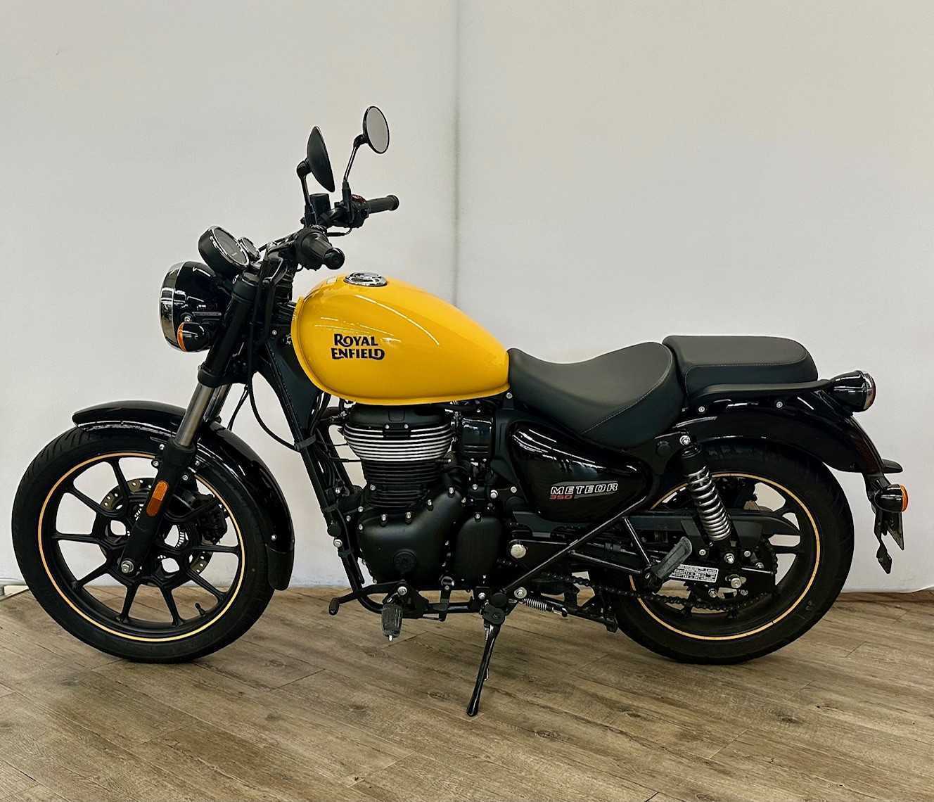 Royal Enfield Meteor 350 2023 HD vue gauche