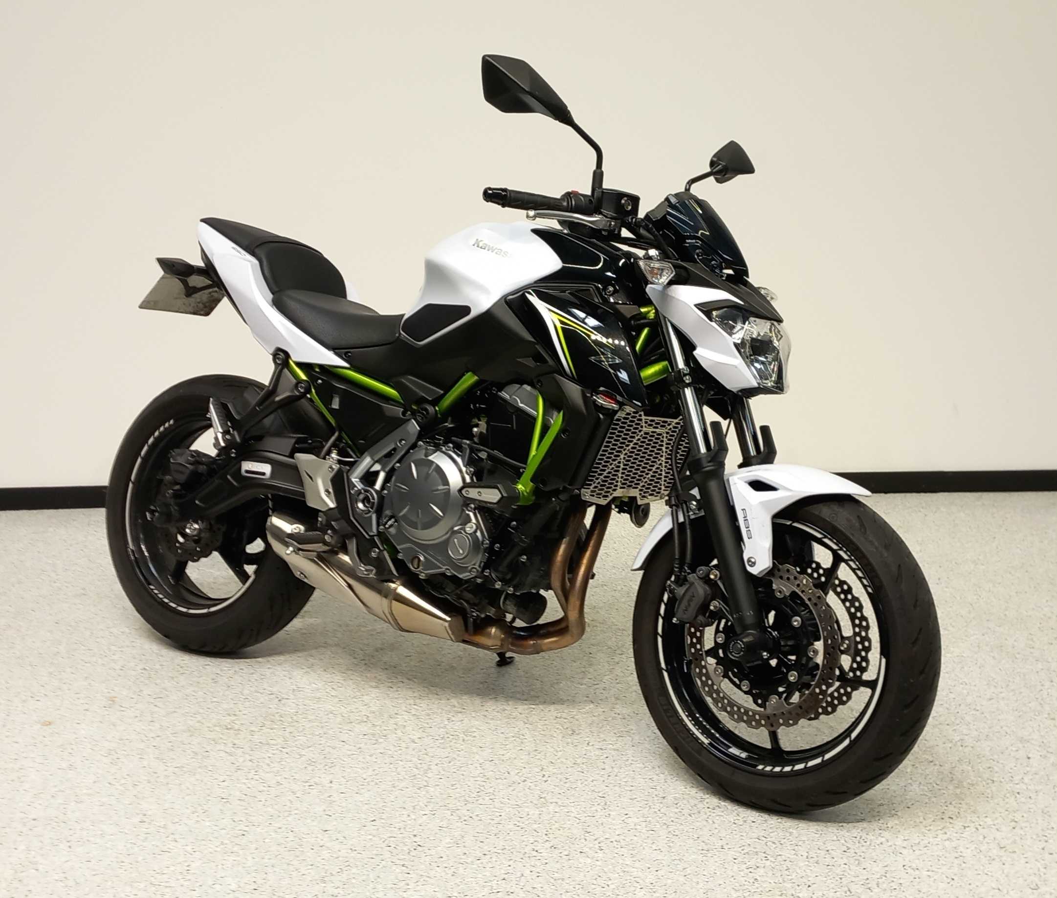 Kawasaki Z 650 2017 HD vue 3/4 droite